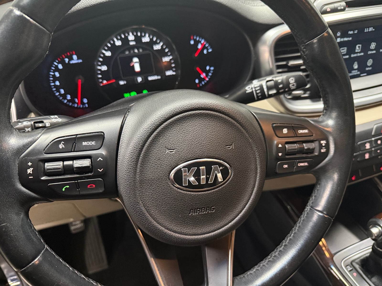 Thumbnail: 2017 Kia Sorento - 4