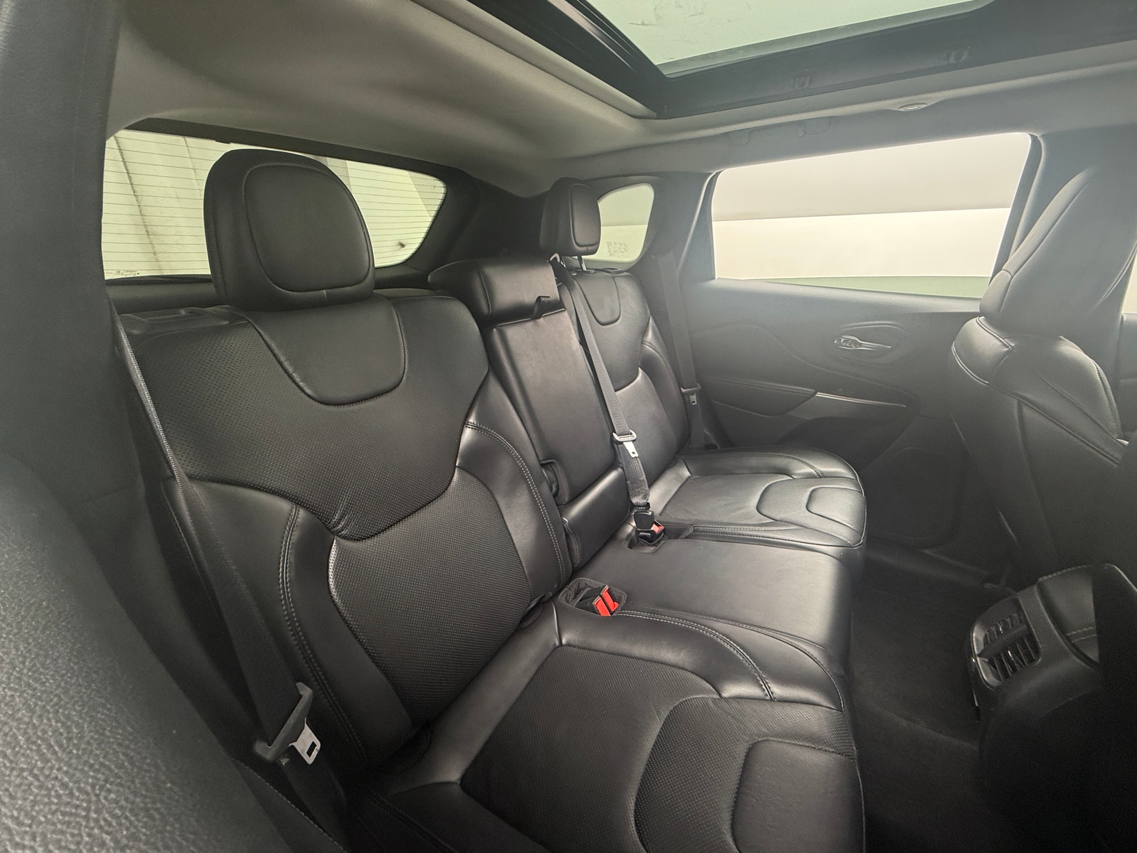 Thumbnail: 2020 Jeep Cherokee - 5