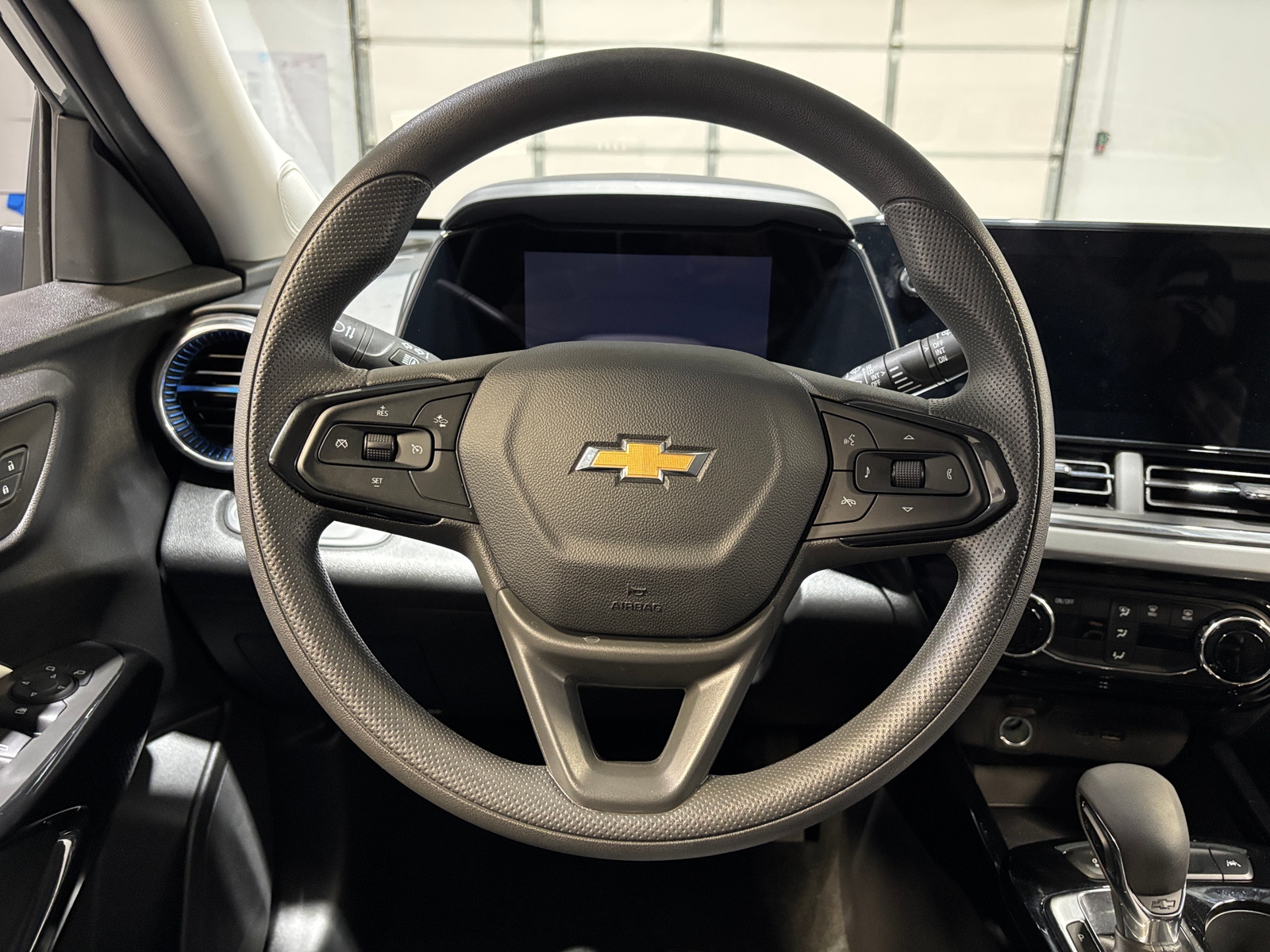 Thumbnail: 2025 Chevrolet Trax - 5