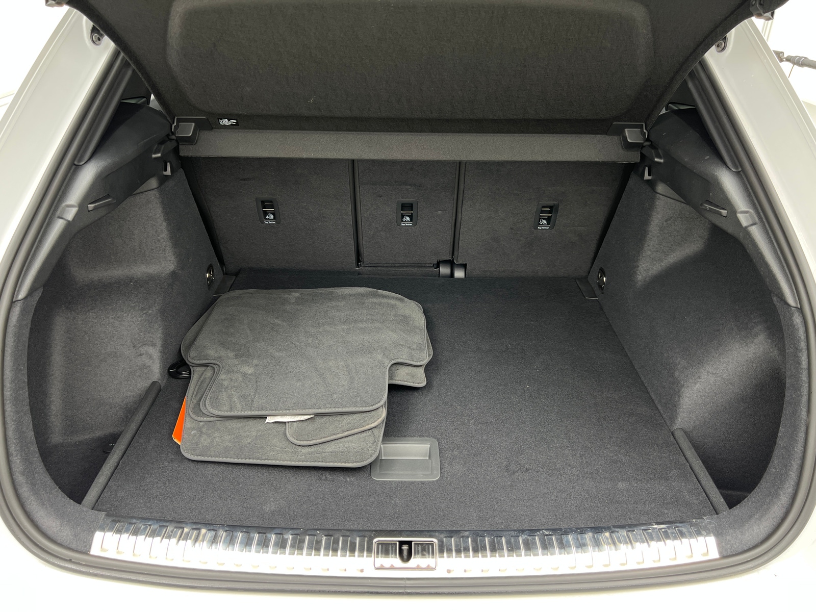 Thumbnail: 2025 Audi Q3 - 6