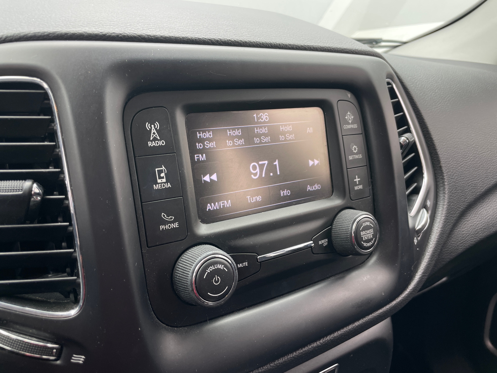 Thumbnail: 2018 Jeep Compass - 4