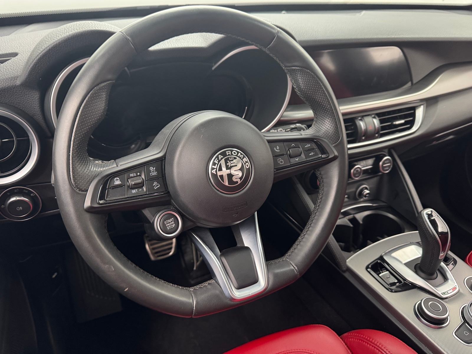 Thumbnail: 2024 Alfa Romeo Stelvio - 4