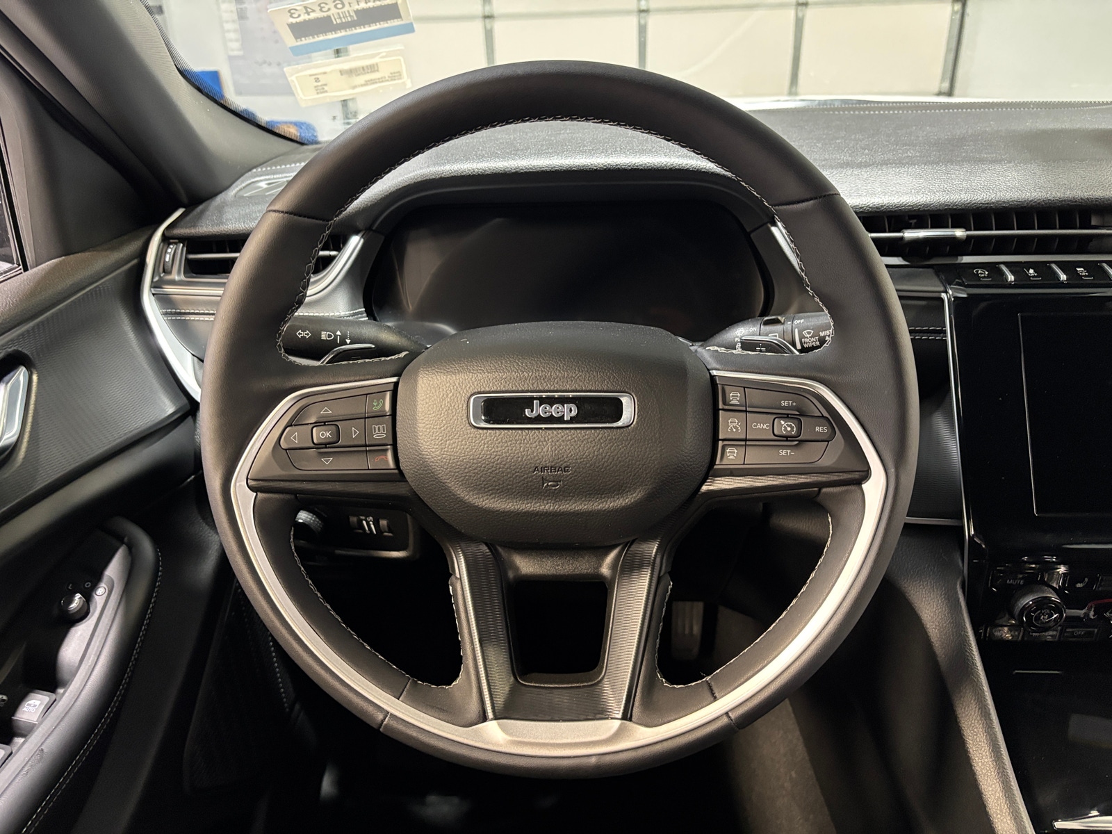 Thumbnail: 2025 Jeep Grand Cherokee - 4