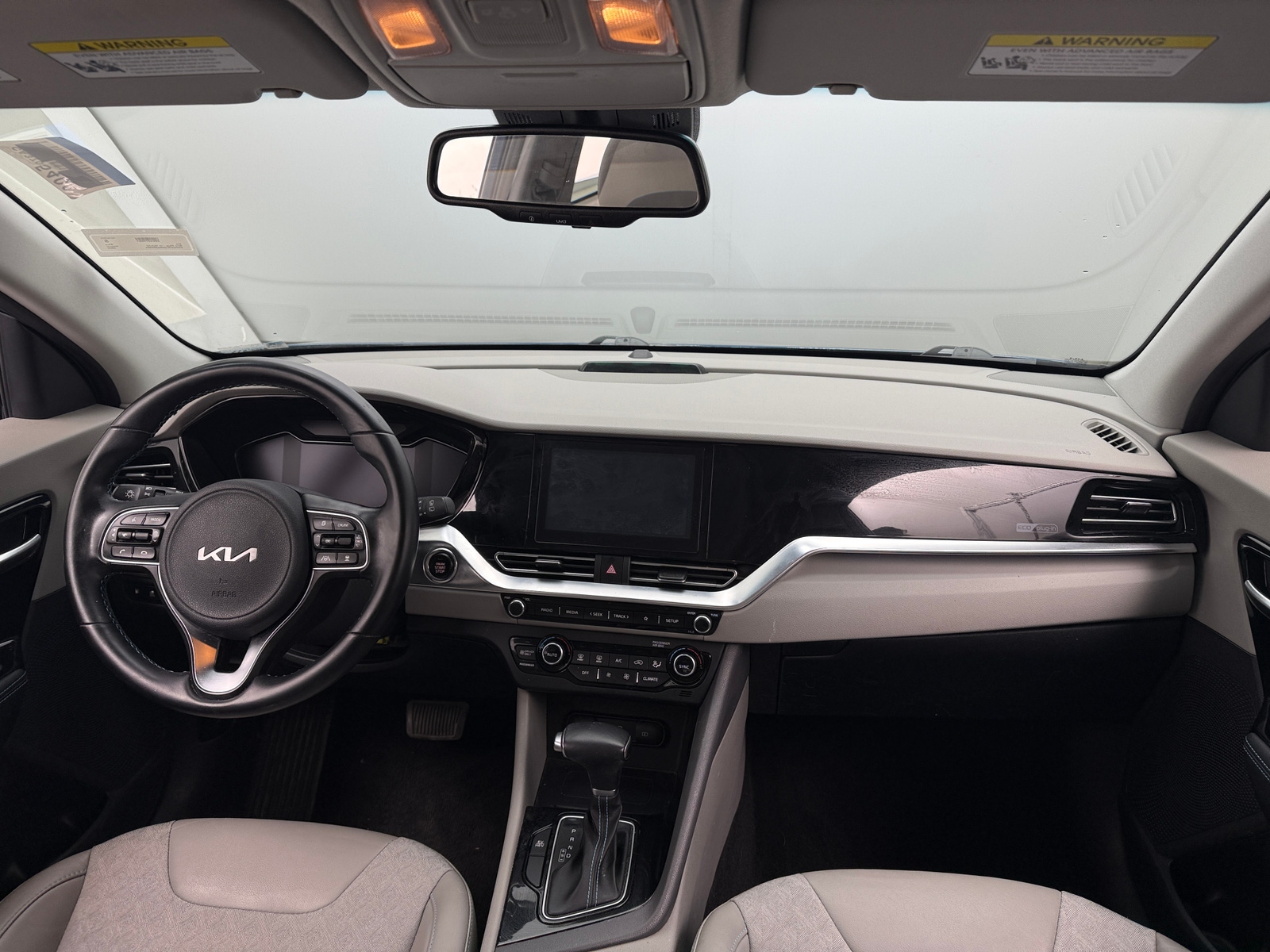 Thumbnail: 2022 Kia Niro - 3