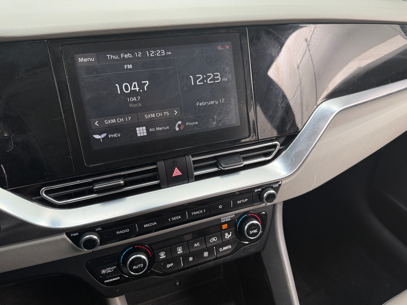 Thumbnail: 2022 Kia Niro - 4