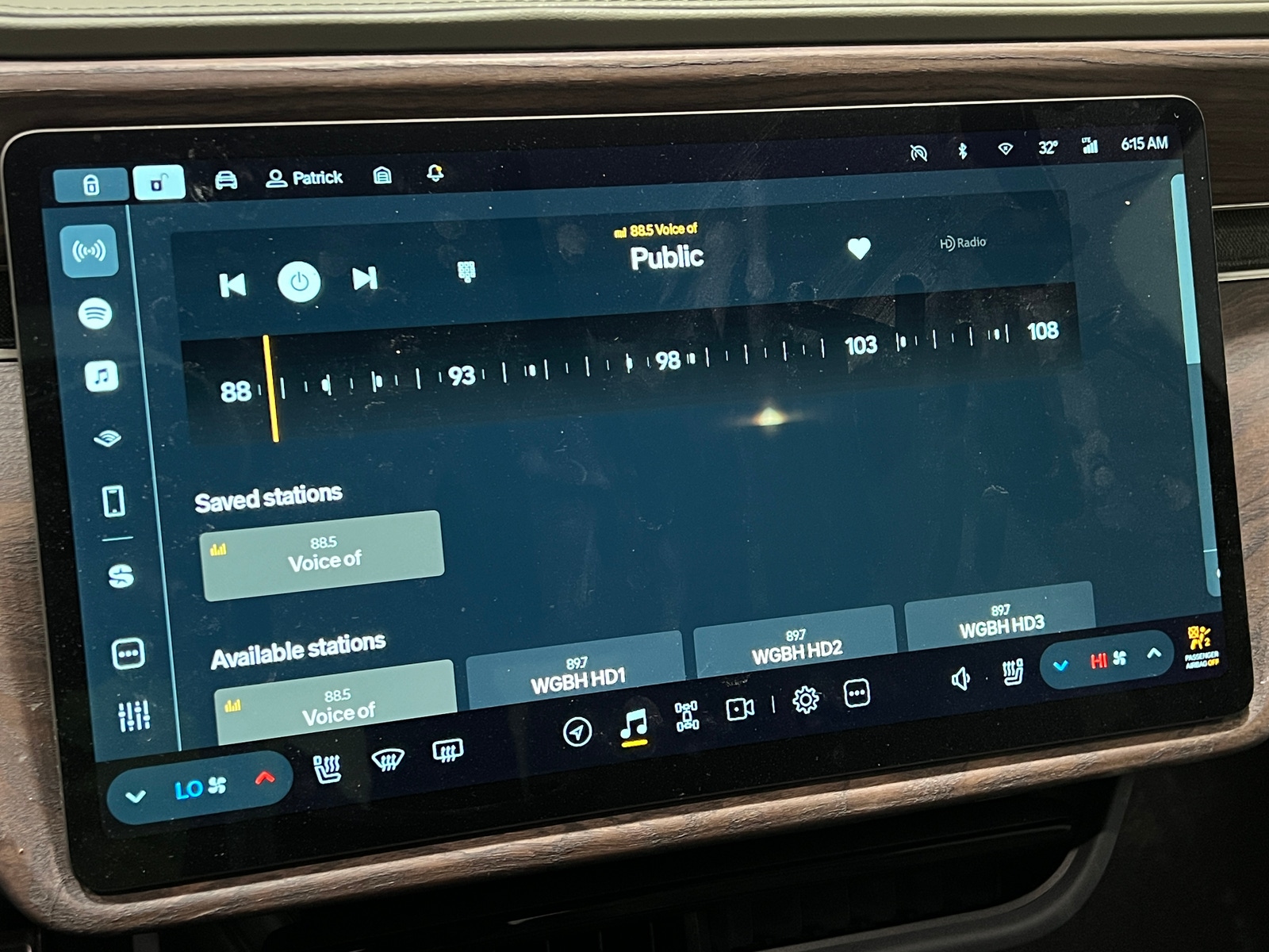 Thumbnail: 2022 Rivian R1T - 3