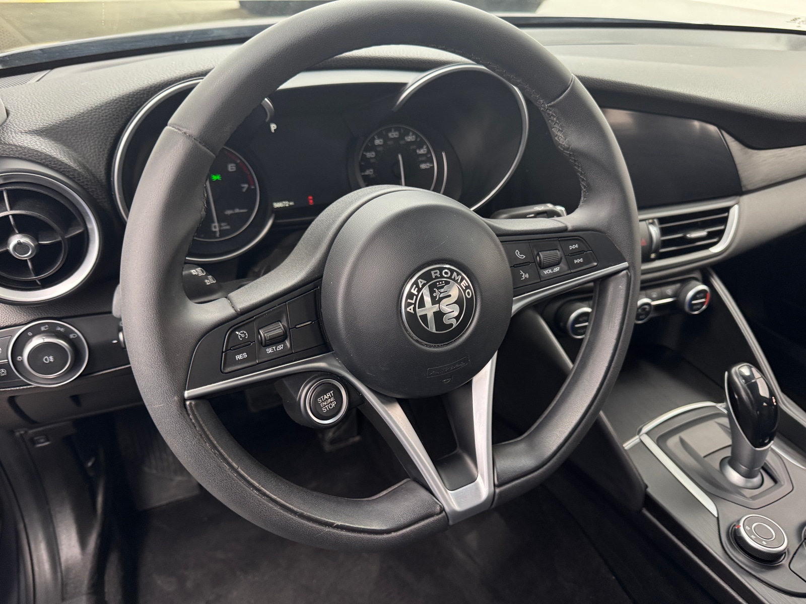 Thumbnail: 2018 Alfa Romeo Giulia - 4