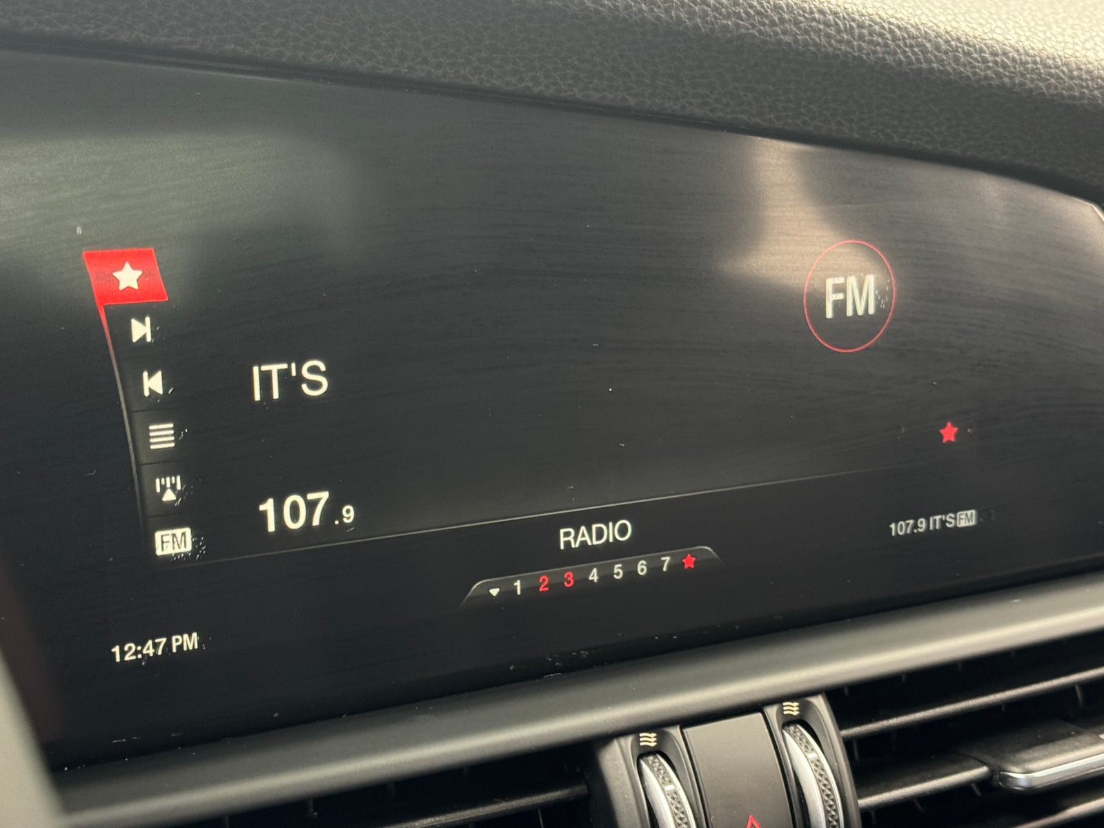 Thumbnail: 2018 Alfa Romeo Giulia - 3