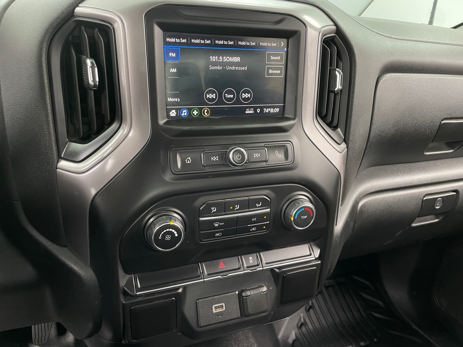 Thumbnail: 2020 Chevrolet Silverado 1500 - 3