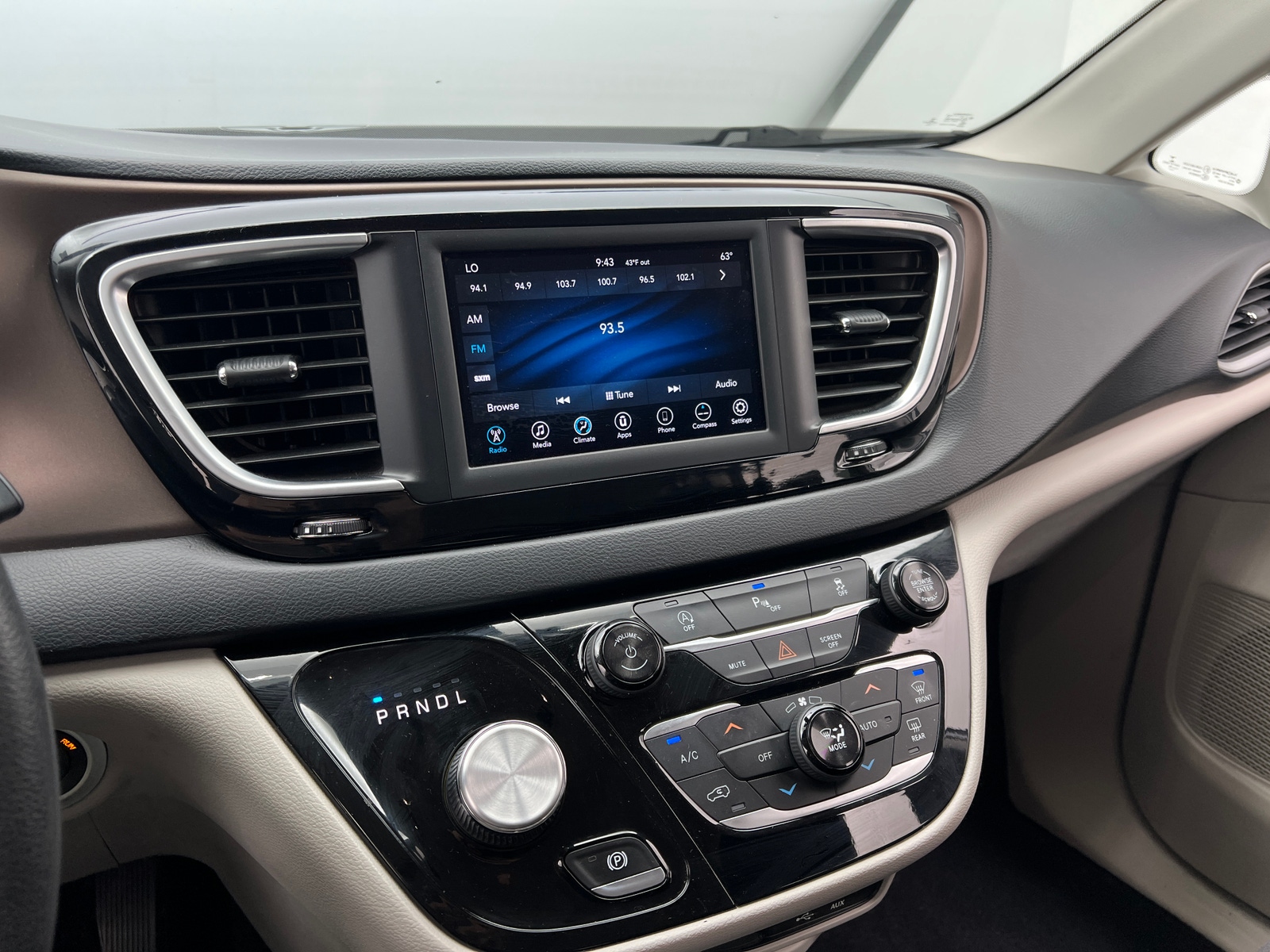 Thumbnail: 2018 Chrysler Pacifica - 4