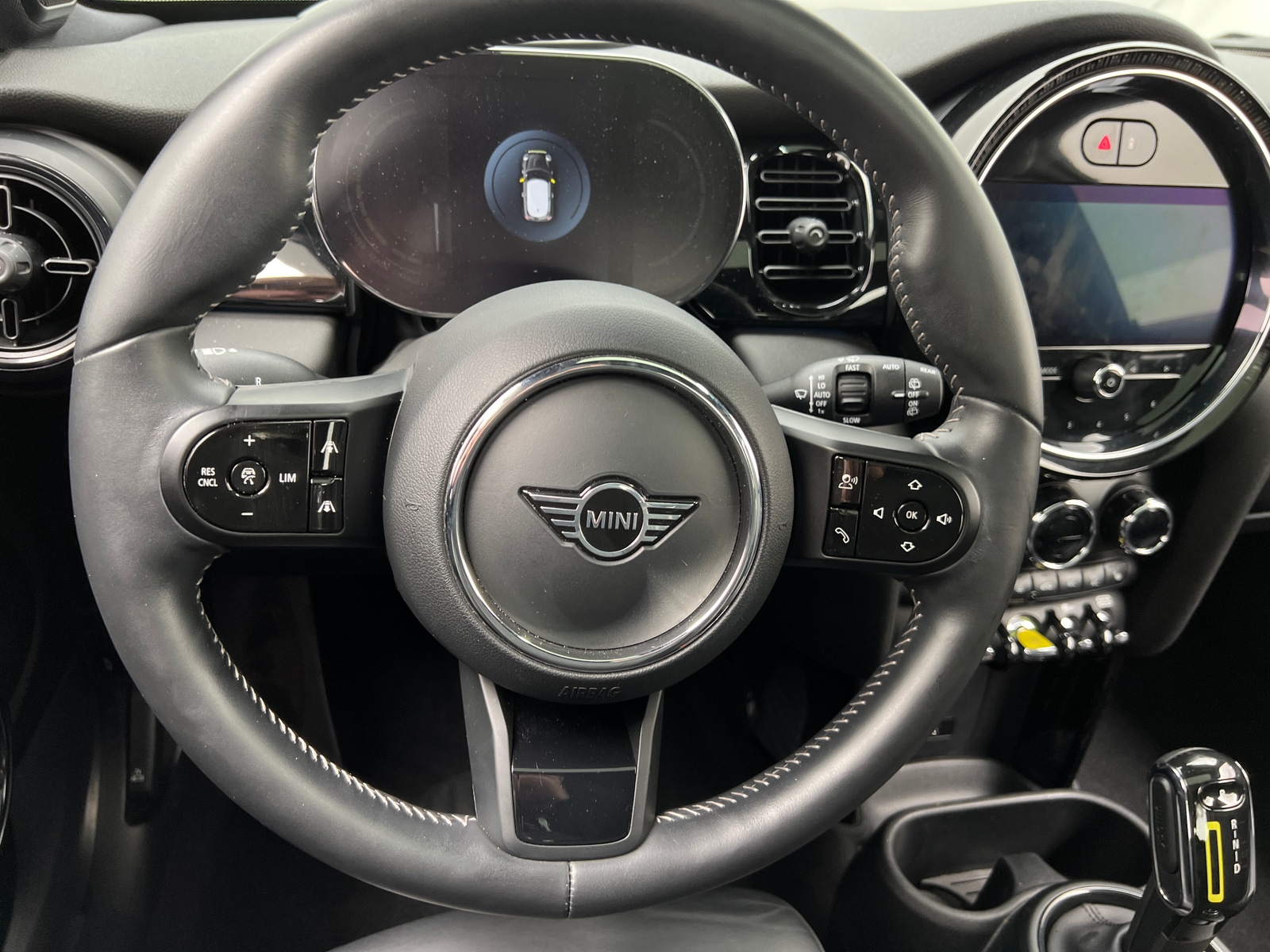 Thumbnail: 2022 MINI Cooper Hardtop - 4