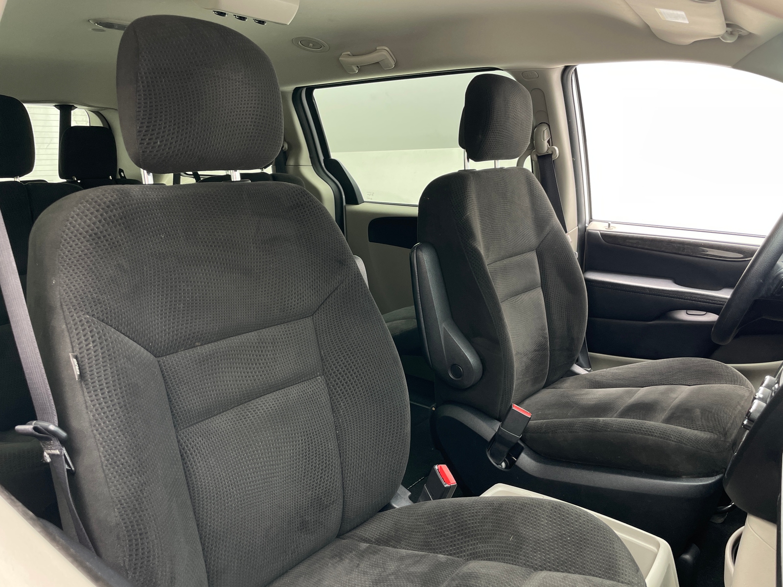 Thumbnail: 2016 Dodge Grand Caravan - 2