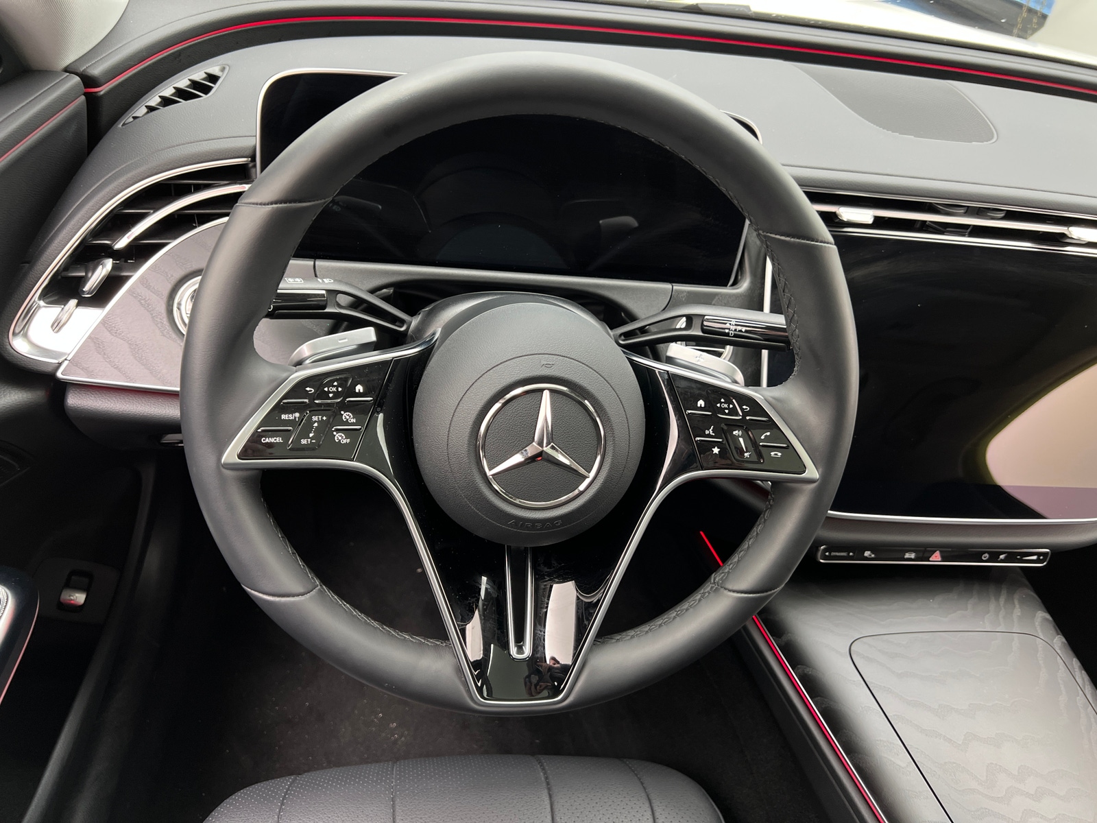 Thumbnail: 2025 Mercedes-Benz E-Class - 4