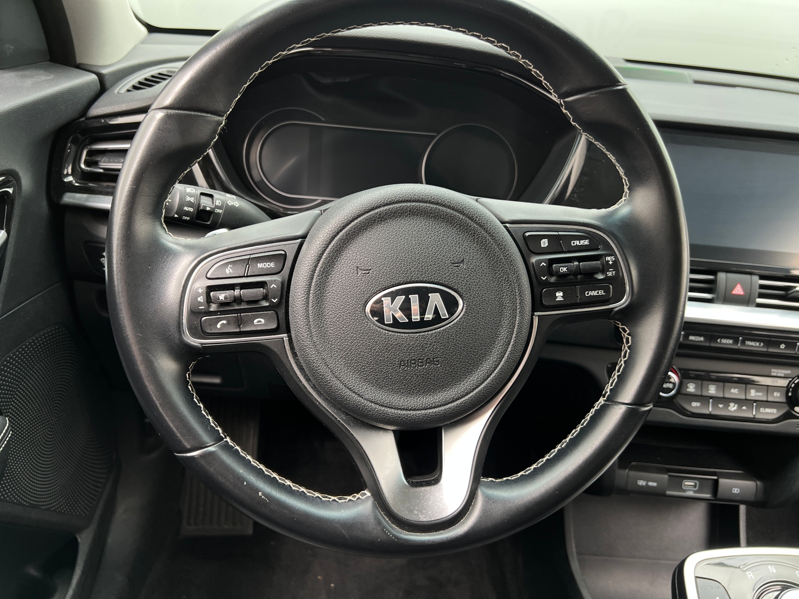Thumbnail: 2020 Kia Niro - 4