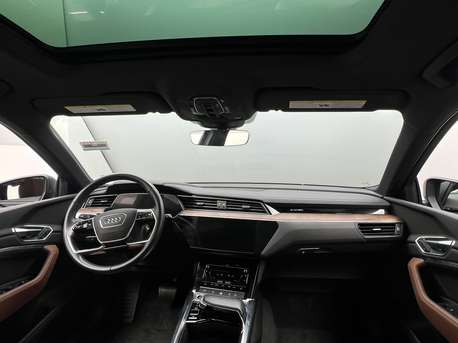 Thumbnail: 2022 Audi e-tron - 2