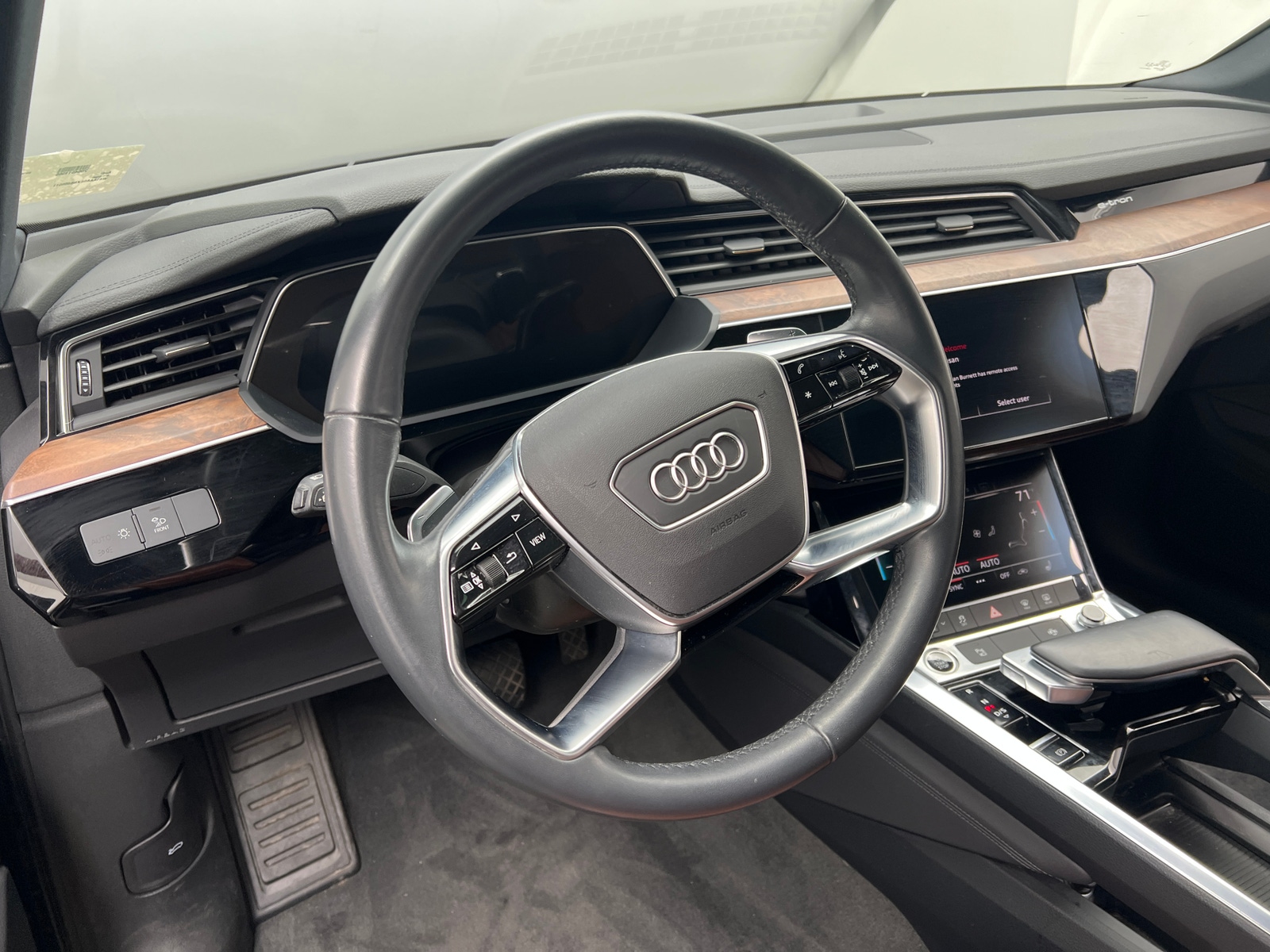 Thumbnail: 2022 Audi e-tron - 4