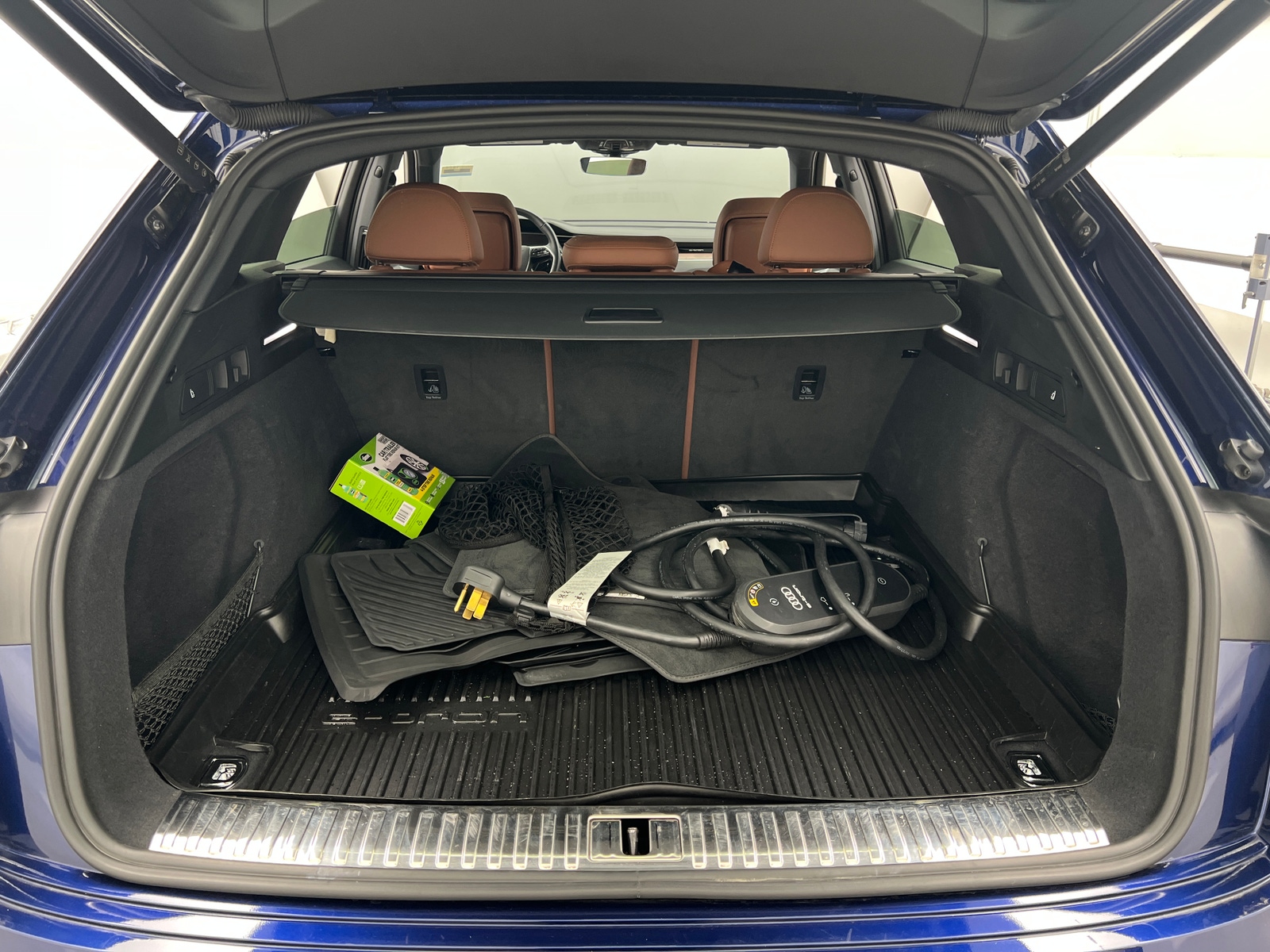 Thumbnail: 2022 Audi e-tron - 6