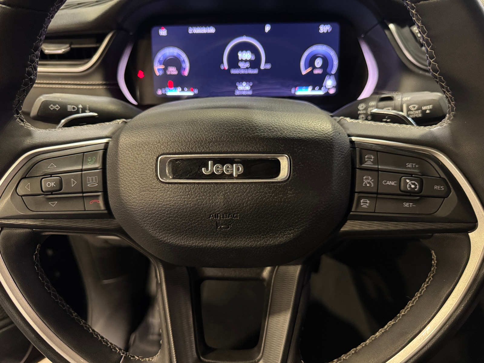 Thumbnail: 2023 Jeep Grand Cherokee - 4