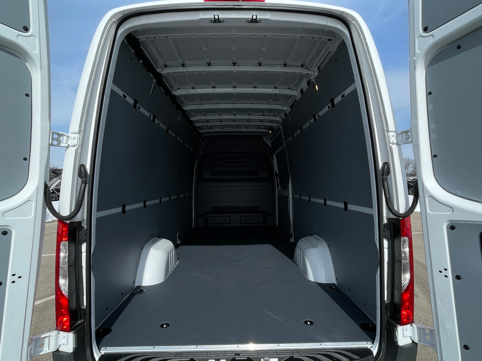 Thumbnail: 2024 Mercedes-Benz eSprinter - 6