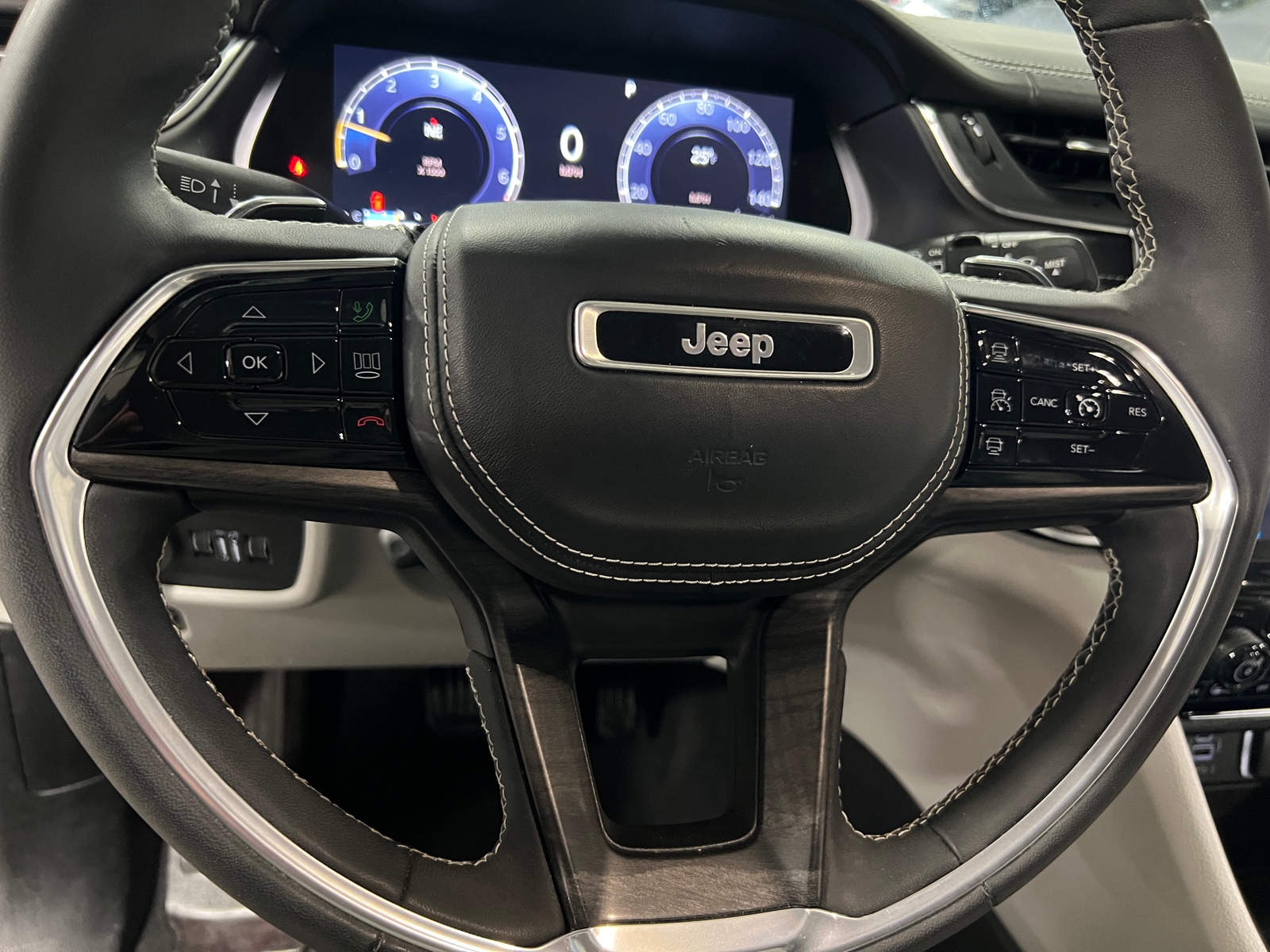 Thumbnail: 2023 Jeep Grand Cherokee - 4