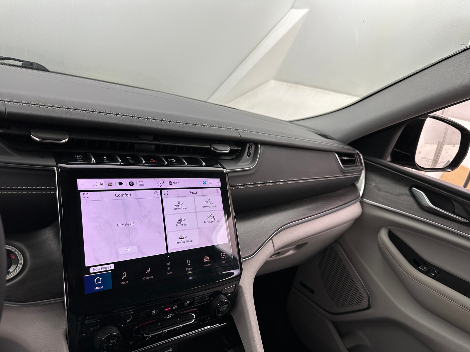 Thumbnail: 2023 Jeep Grand Cherokee - 3