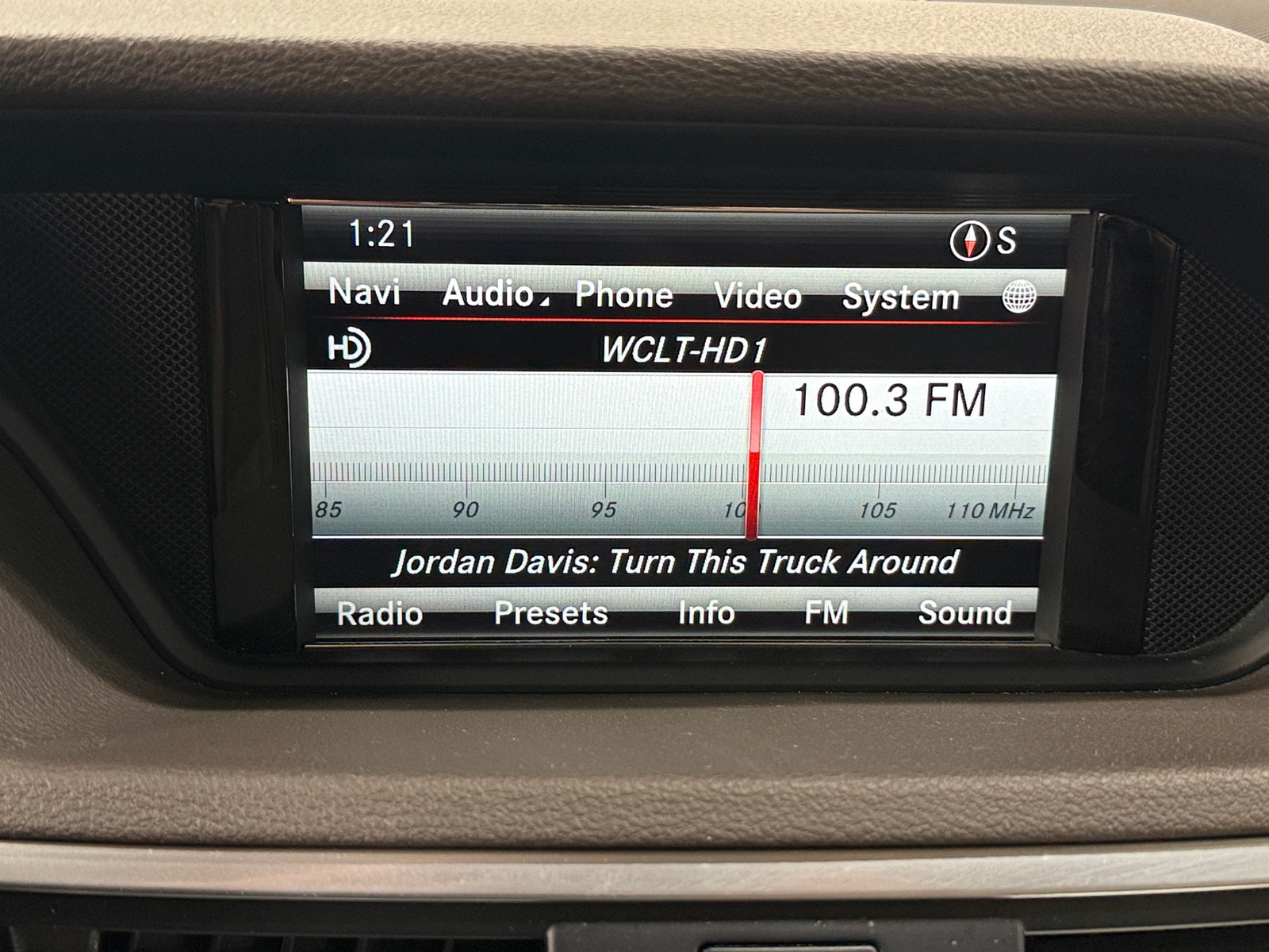 Thumbnail: 2013 Mercedes-Benz E-Class - 3