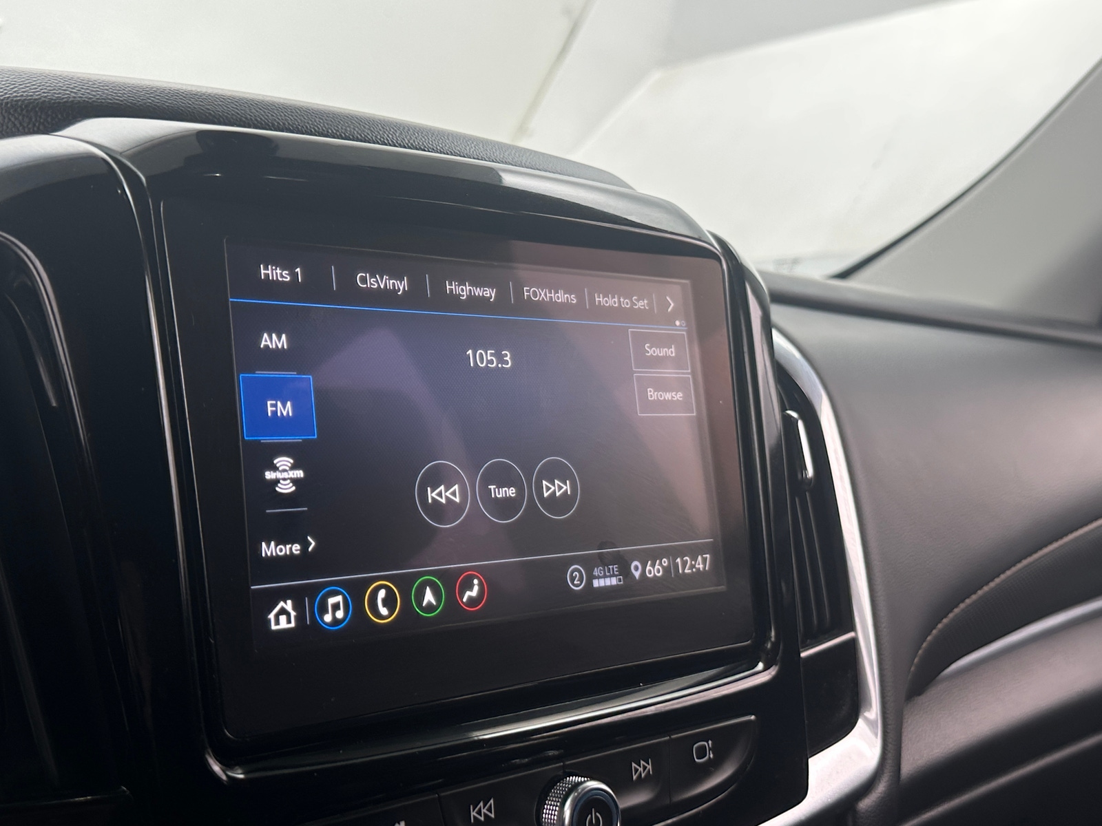 Thumbnail: 2021 Chevrolet Traverse - 3