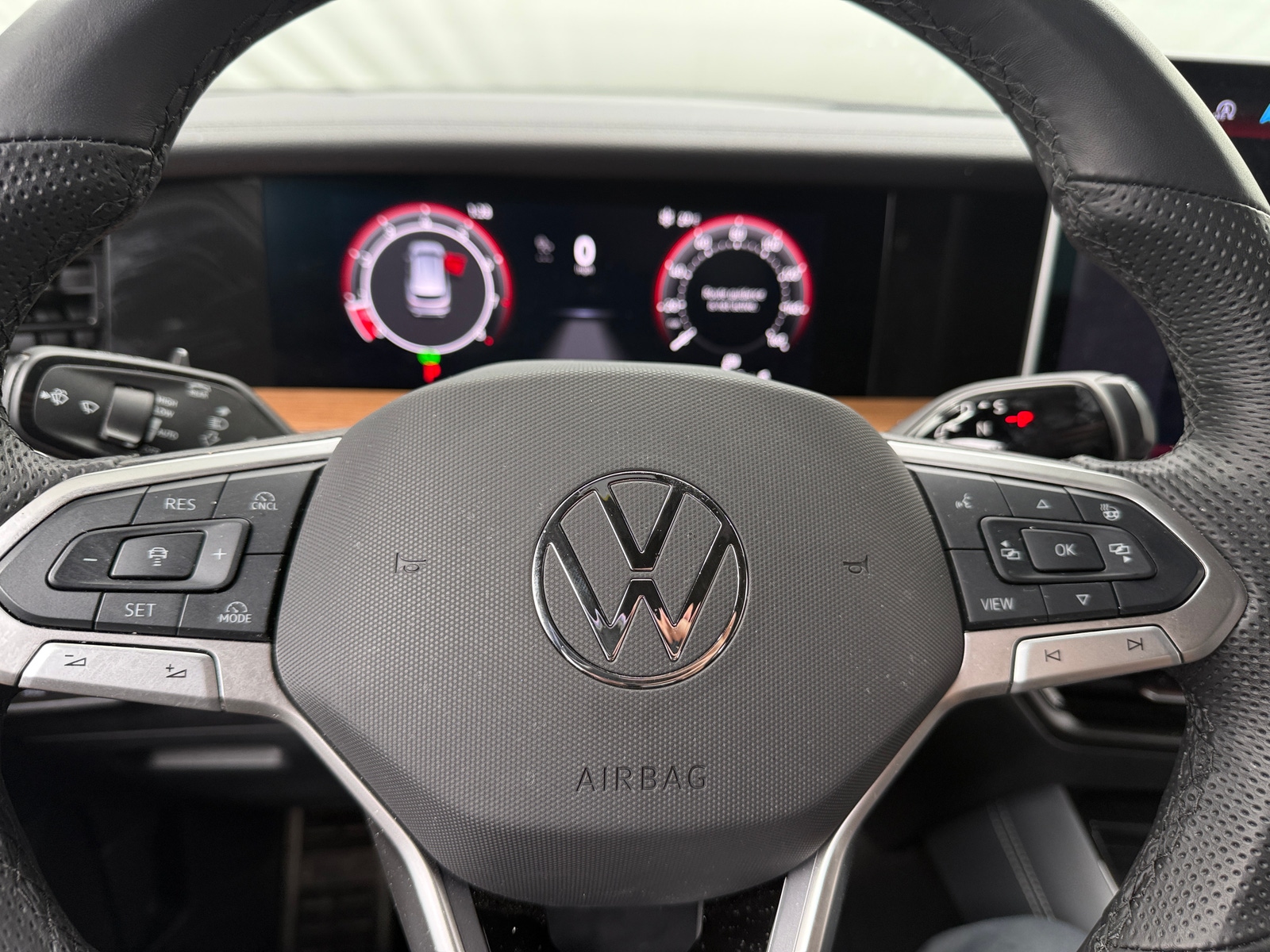 Thumbnail: 2025 Volkswagen Tiguan - 4