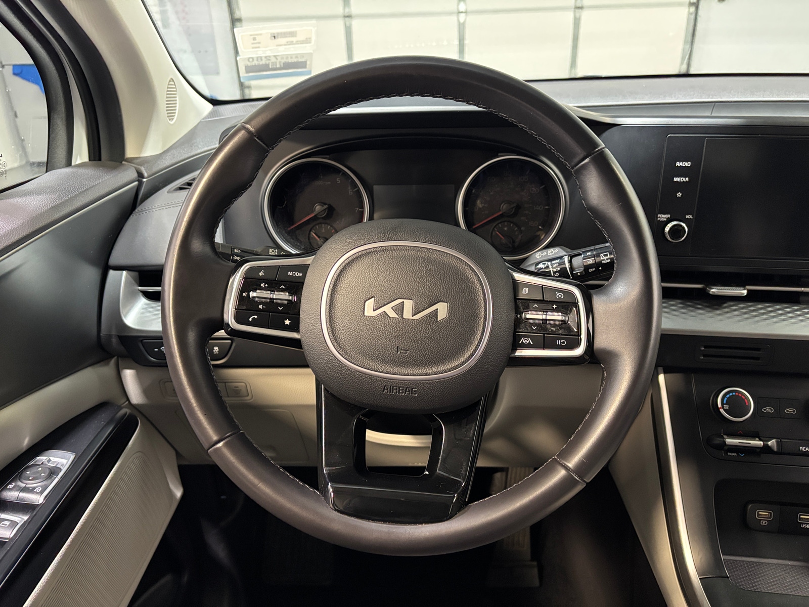 Thumbnail: 2024 Kia Carnival - 4