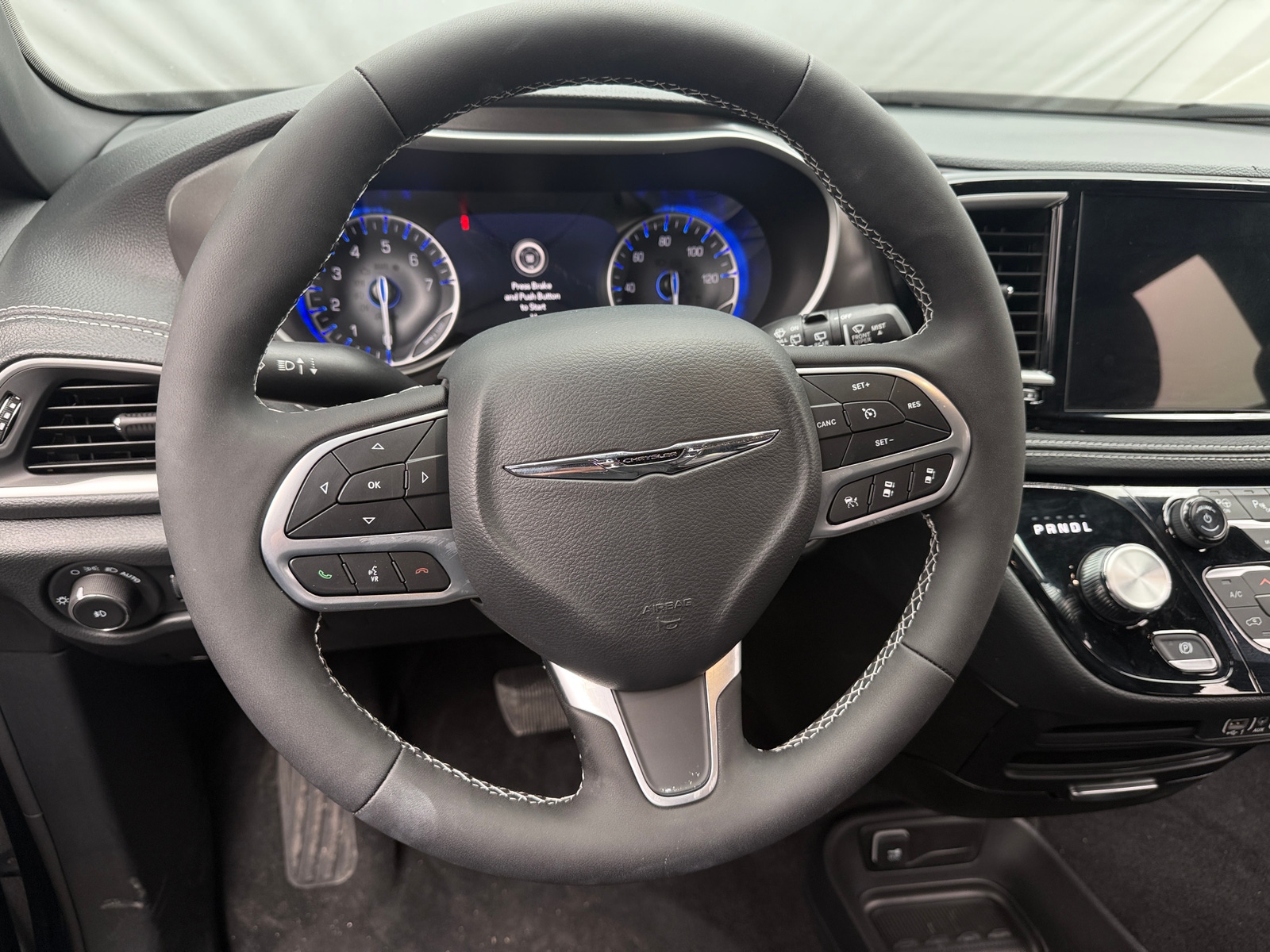 Thumbnail: 2025 Chrysler Pacifica - 4