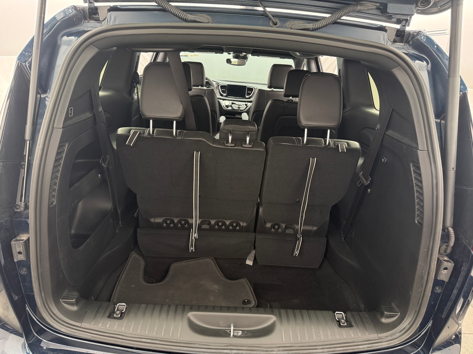 Thumbnail: 2025 Chrysler Pacifica - 6