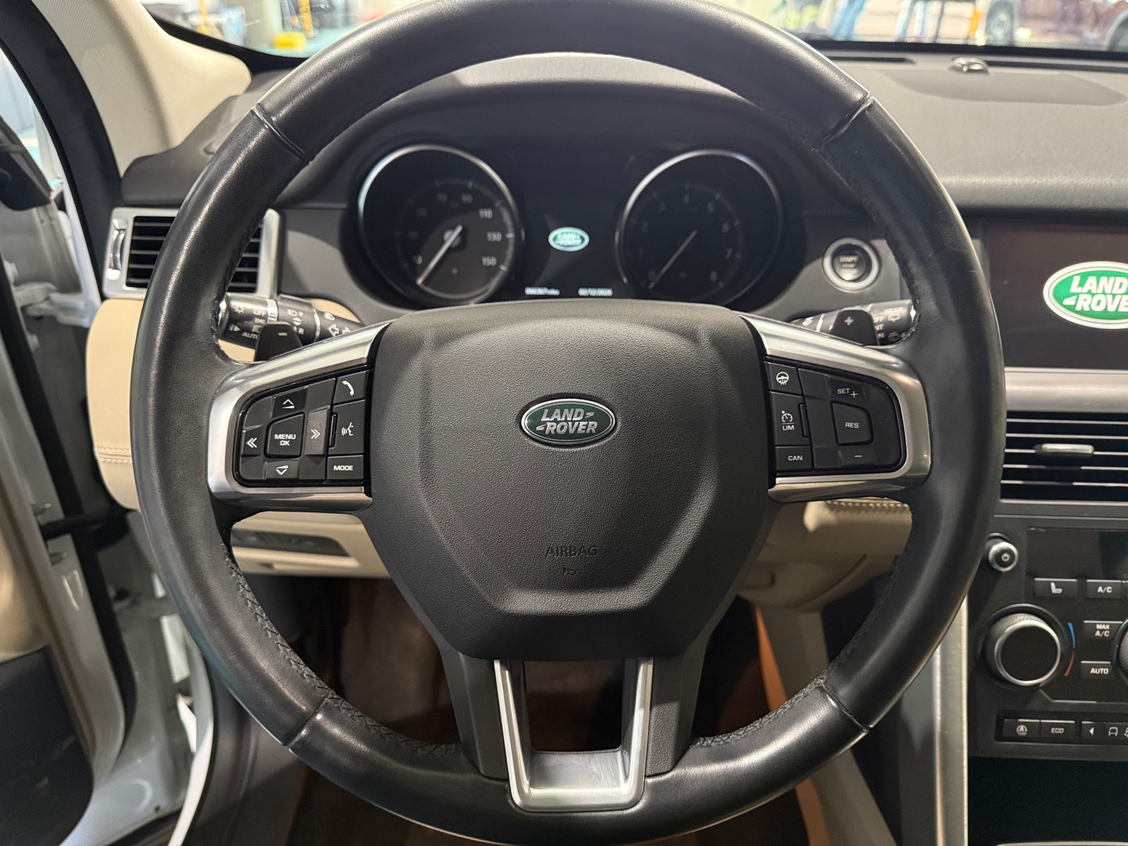 Thumbnail: 2019 Land Rover Discovery Sport - 4