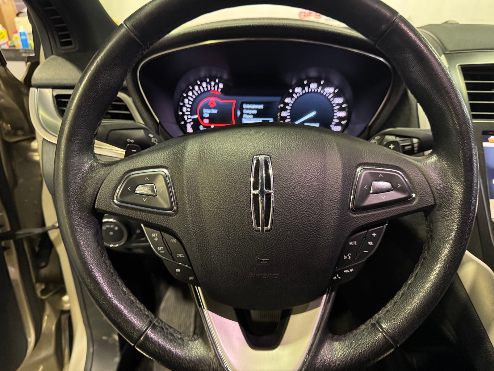 Thumbnail: 2017 Lincoln MKC - 4