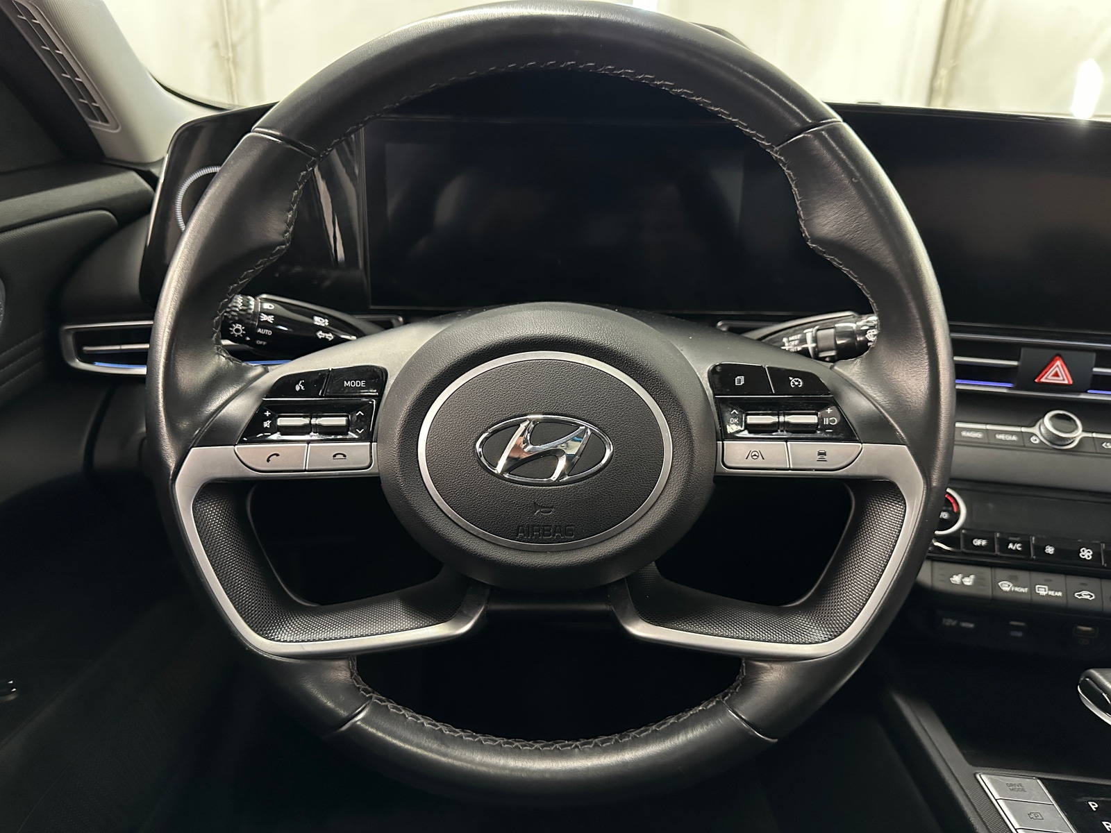 Thumbnail: 2023 Hyundai Elantra - 4