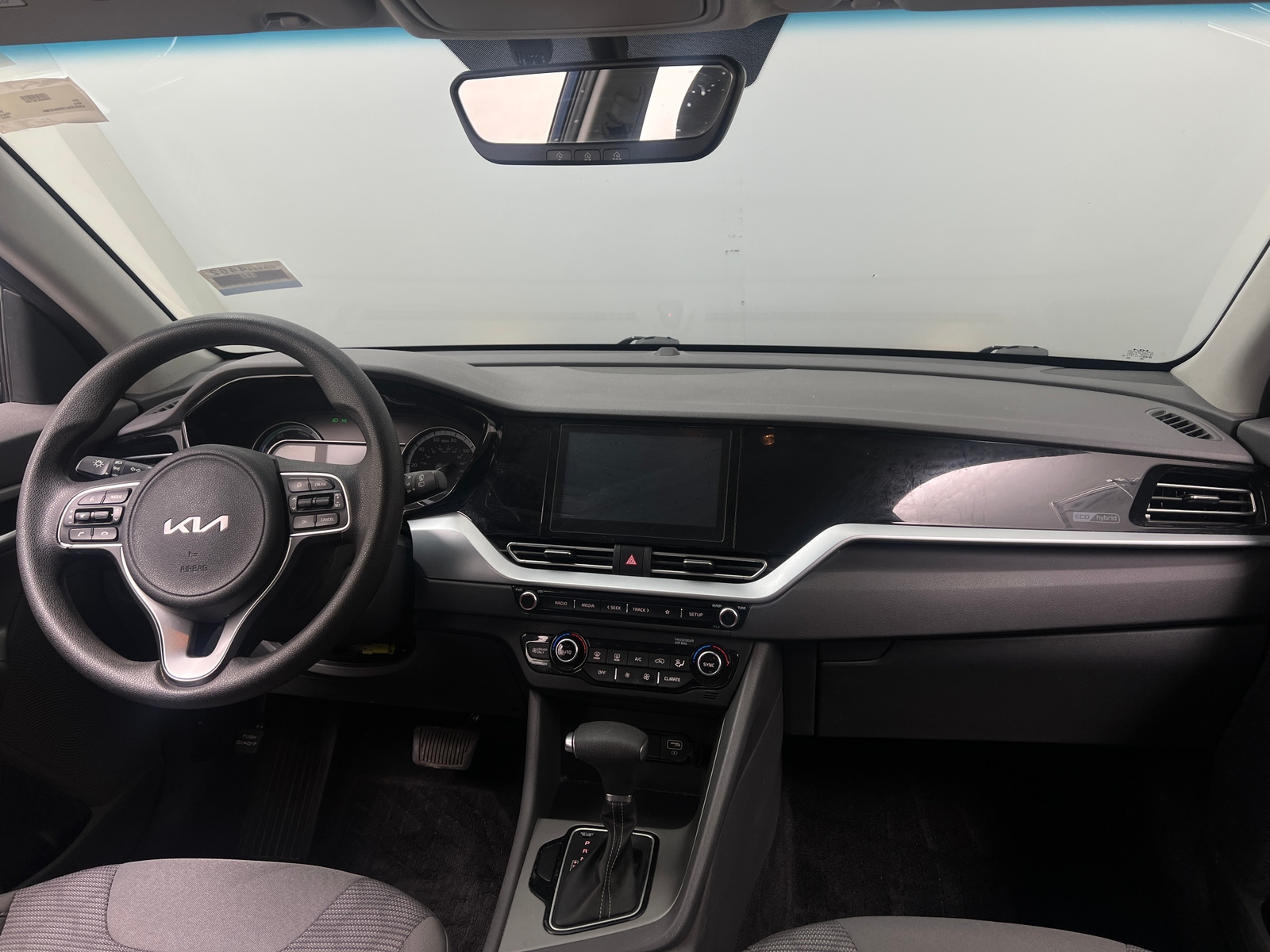 Thumbnail: 2022 Kia Niro - 3