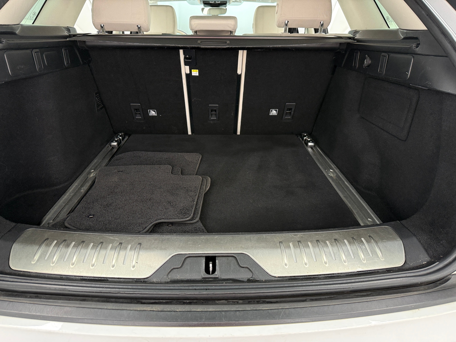 Thumbnail: 2019 Land Rover Range Rover Velar - 6