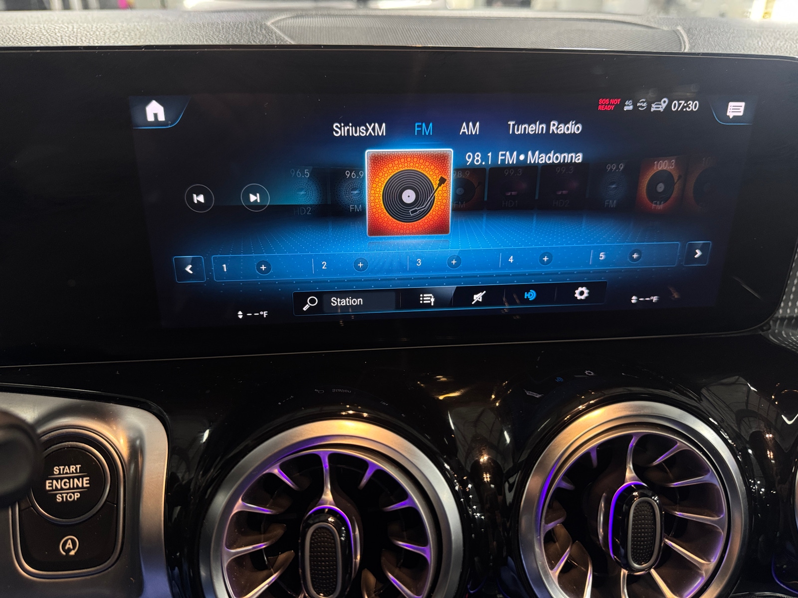 Thumbnail: 2022 Mercedes-Benz GLB - 3