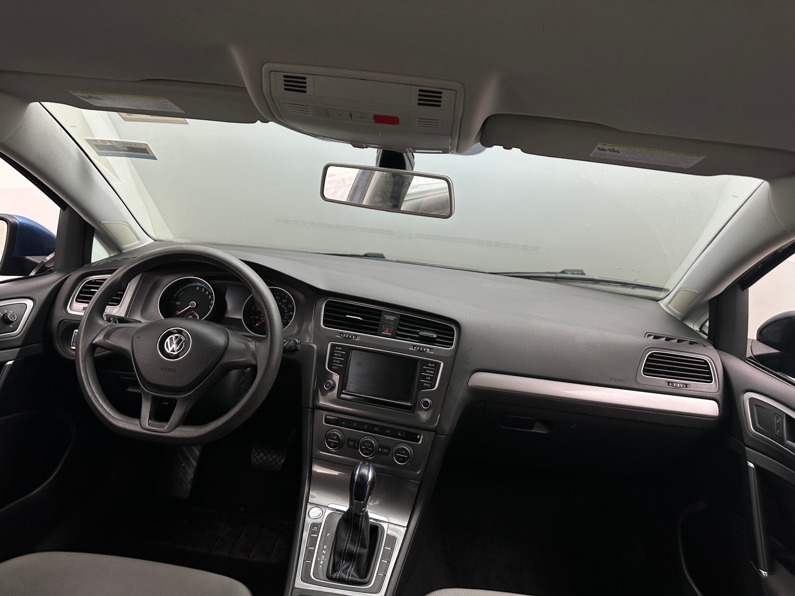 Thumbnail: 2016 Volkswagen e-Golf - 3