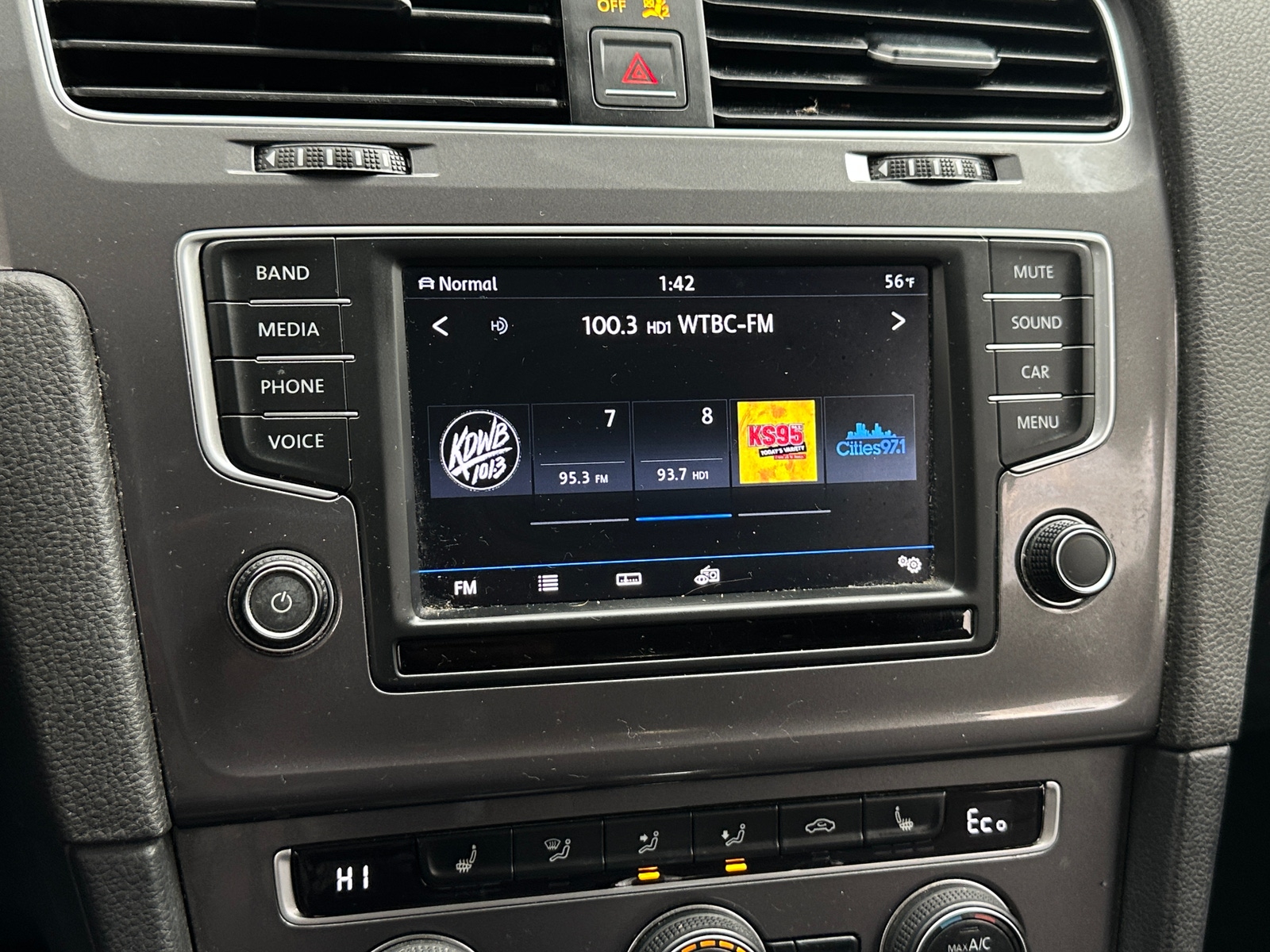 Thumbnail: 2016 Volkswagen e-Golf - 4