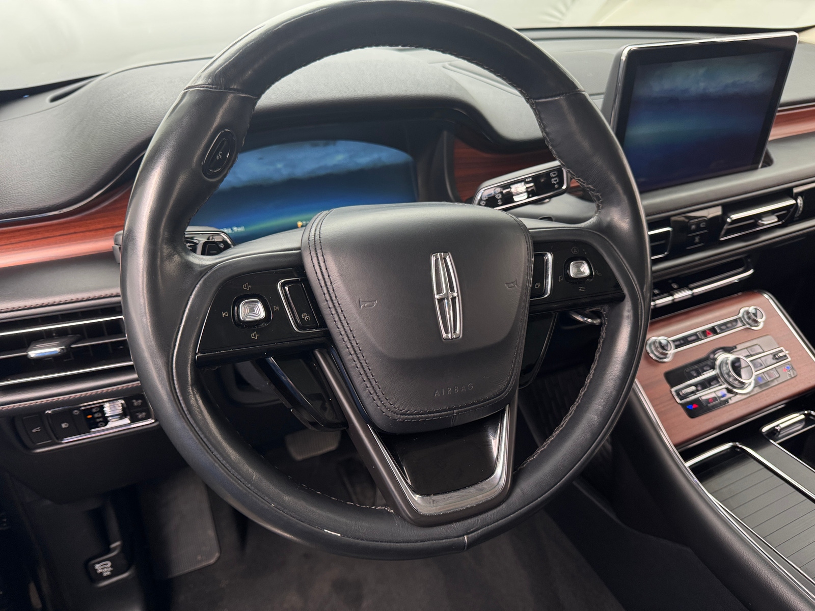 Thumbnail: 2023 Lincoln Aviator - 4