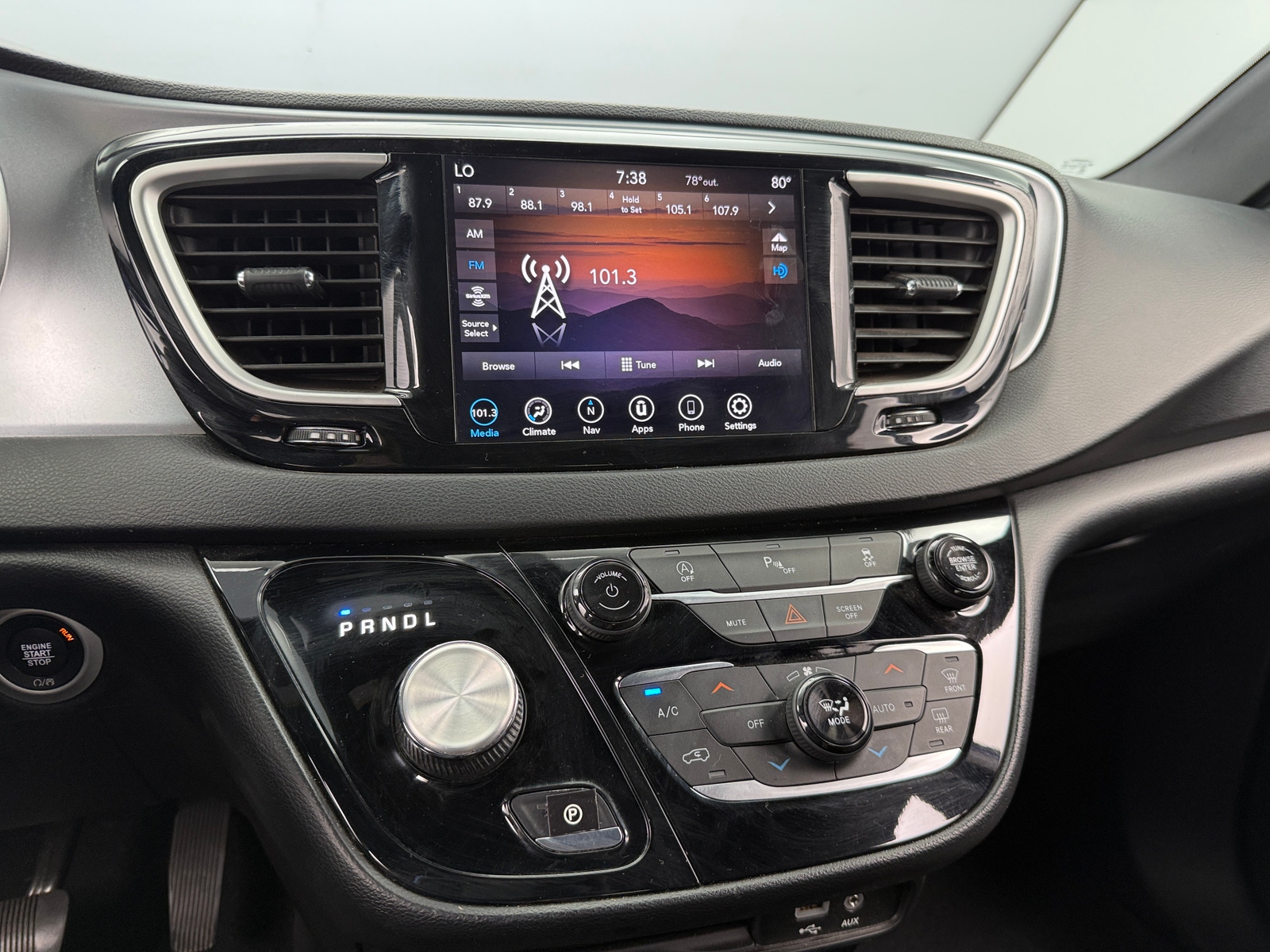 Thumbnail: 2020 Chrysler Pacifica - 4