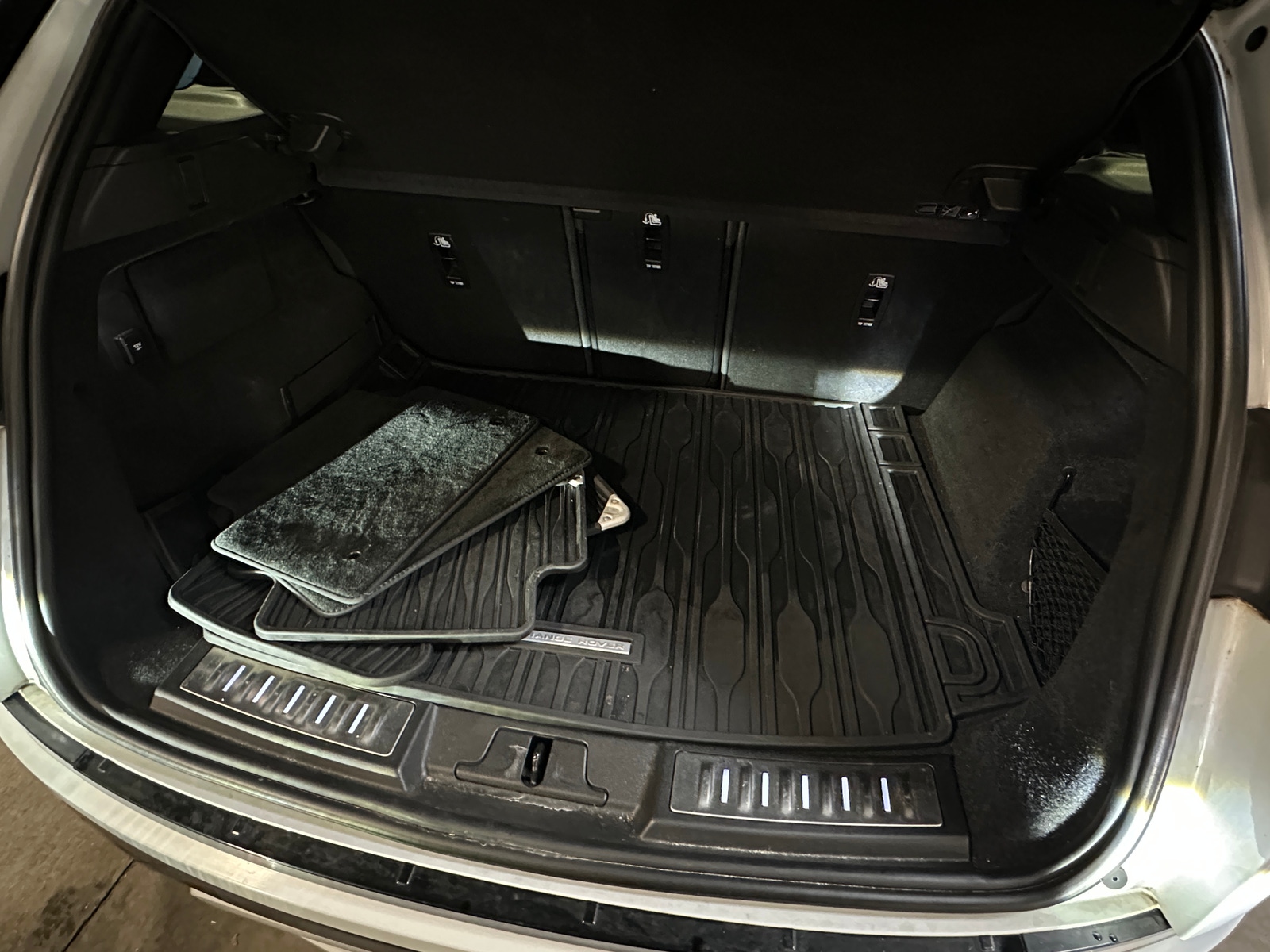 Thumbnail: 2020 Land Rover Range Rover Evoque - 6