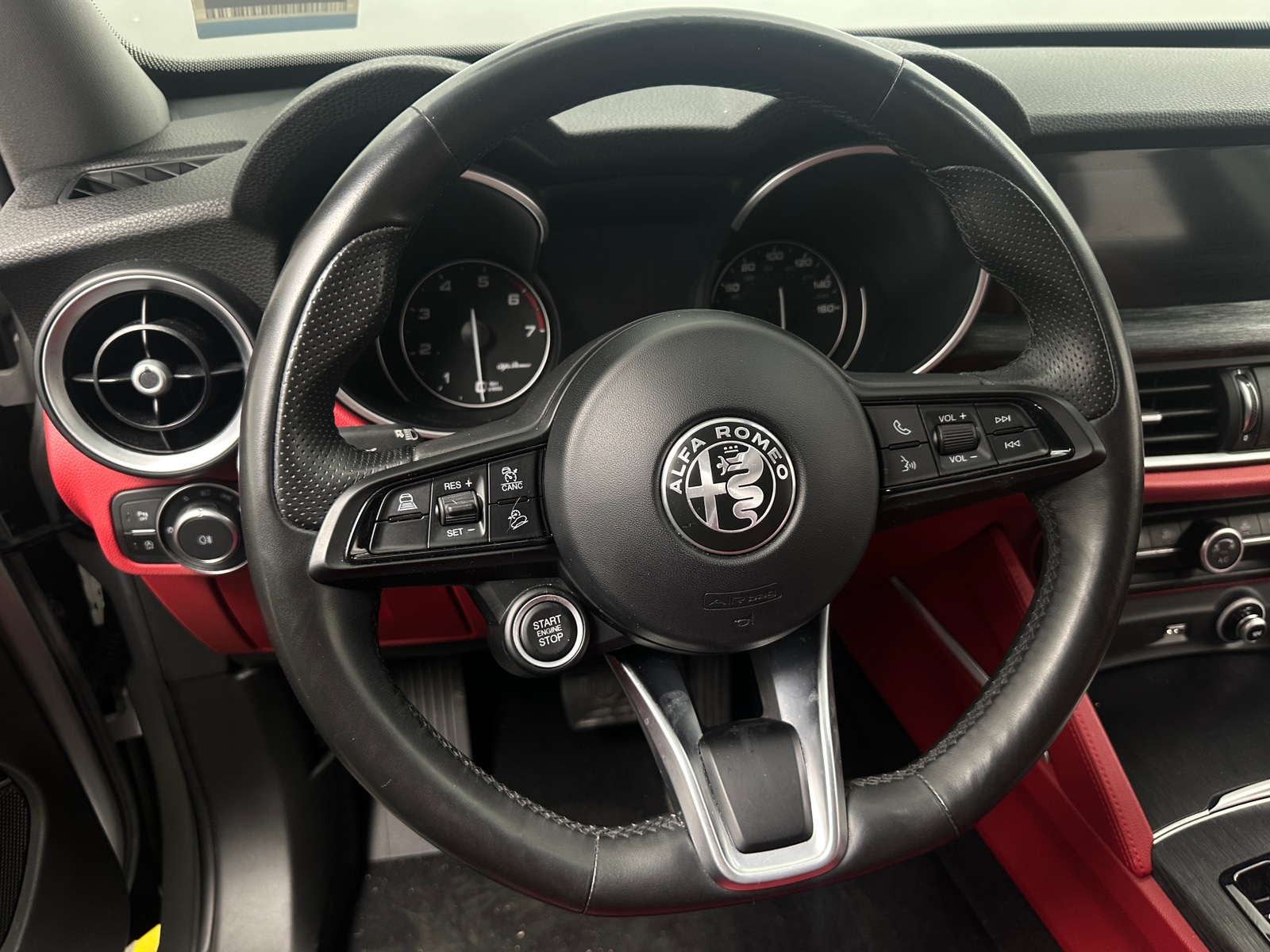 Thumbnail: 2021 Alfa Romeo Stelvio - 4