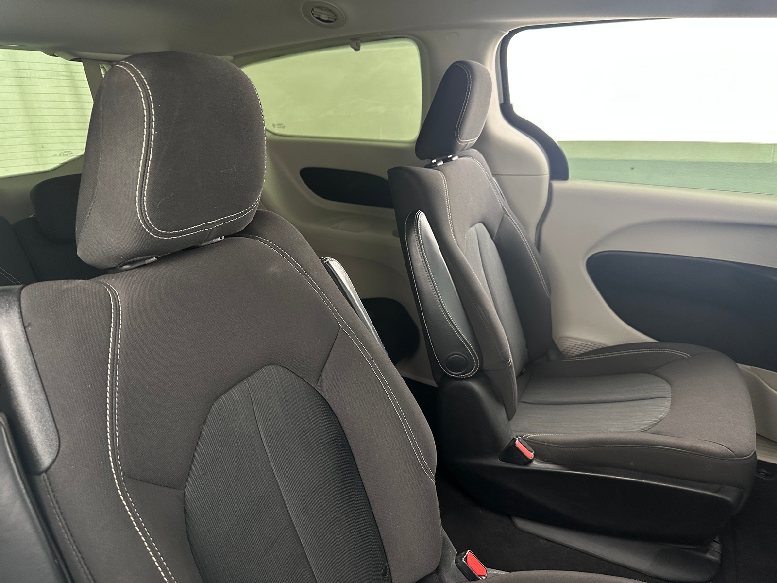 Thumbnail: 2020 Chrysler Voyager - 6