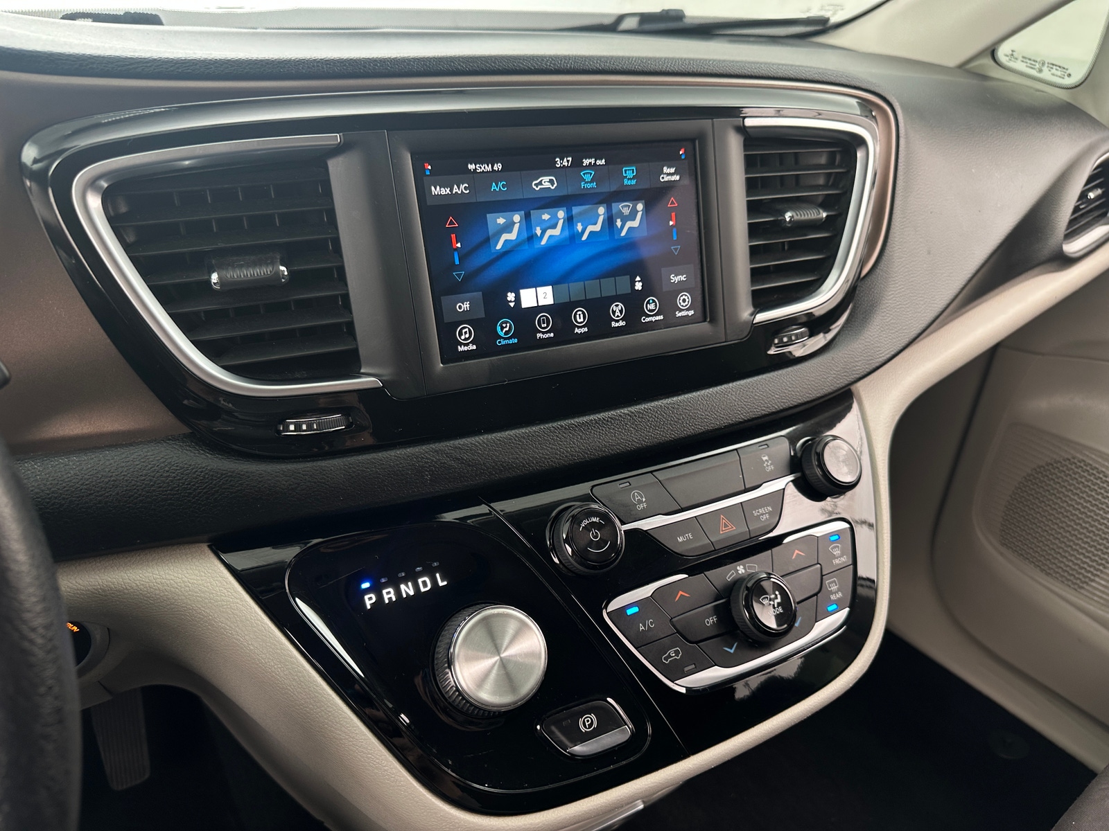 Thumbnail: 2020 Chrysler Voyager - 4