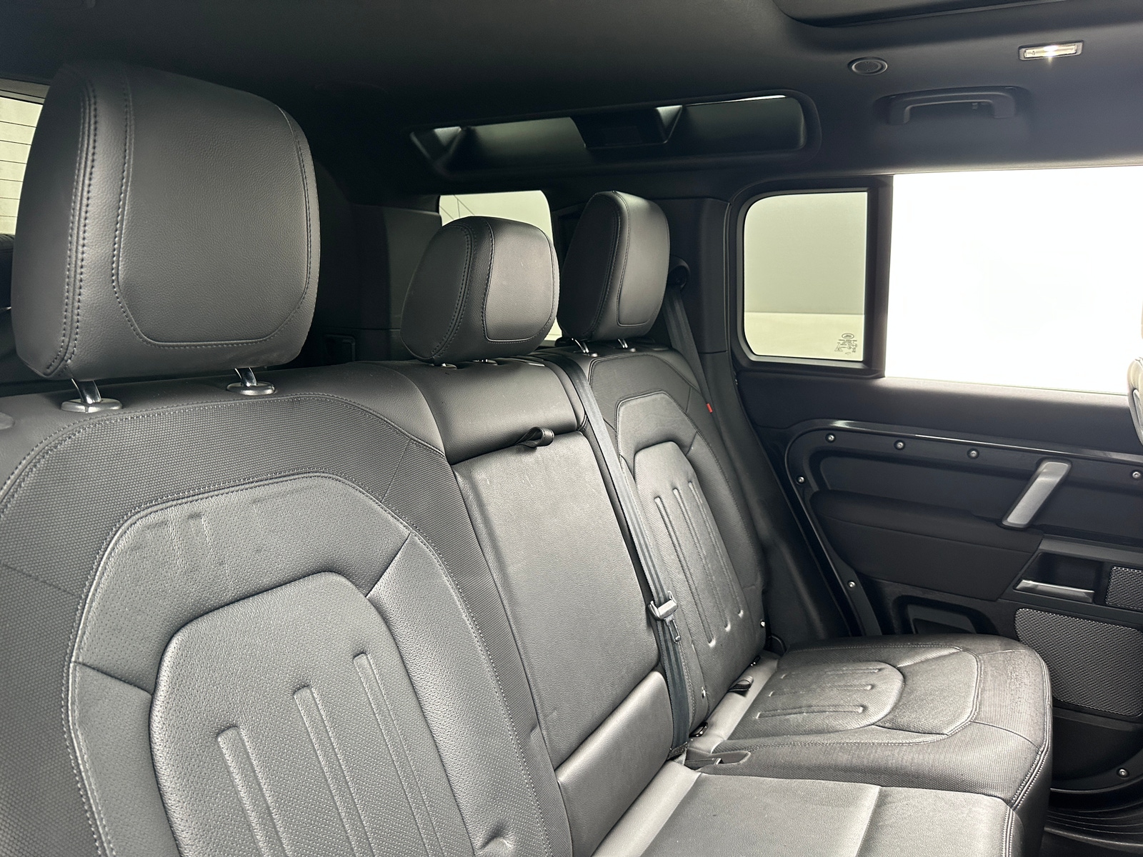 Thumbnail: 2022 Land Rover Defender - 5