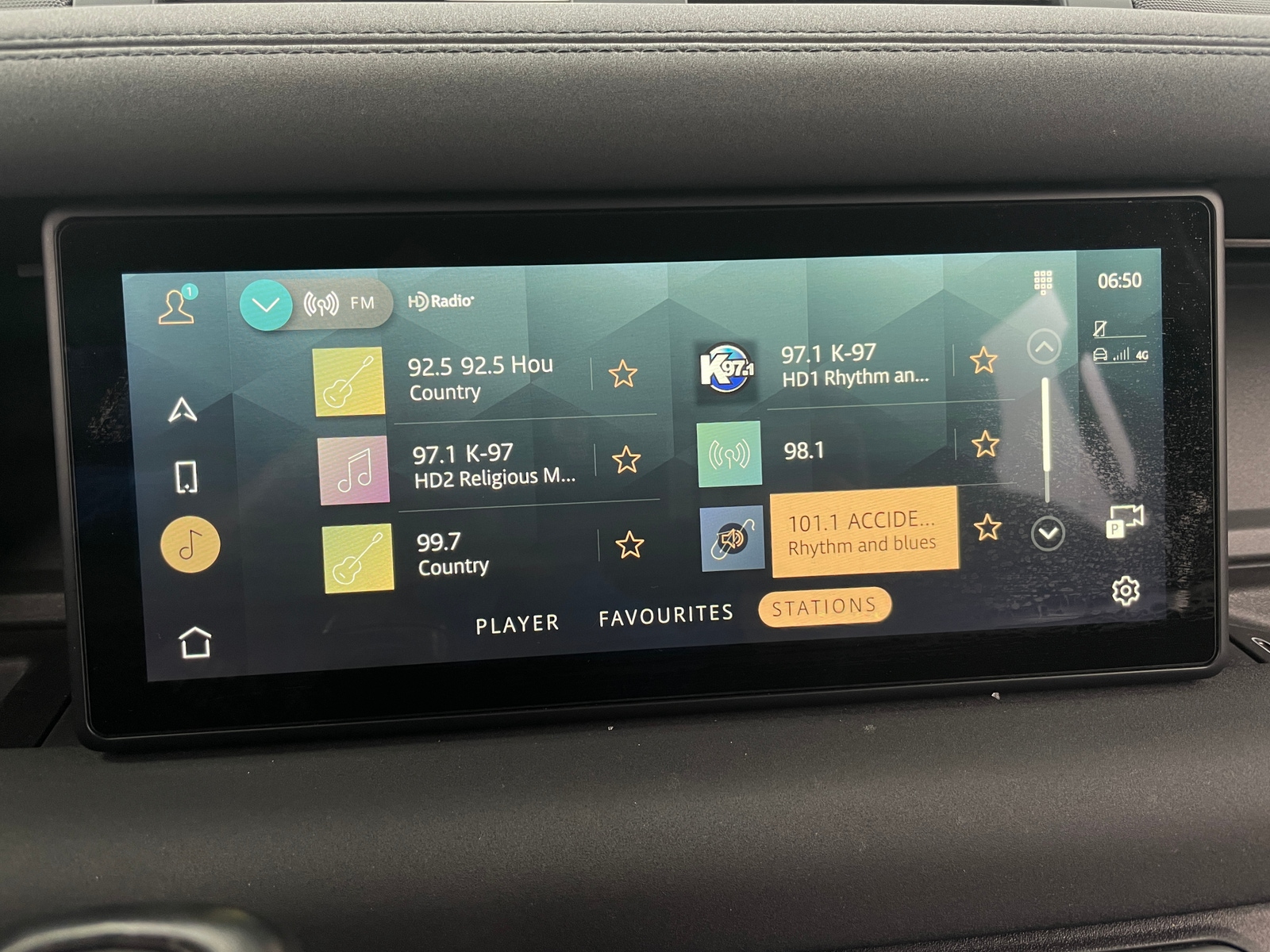 Thumbnail: 2022 Land Rover Defender - 3