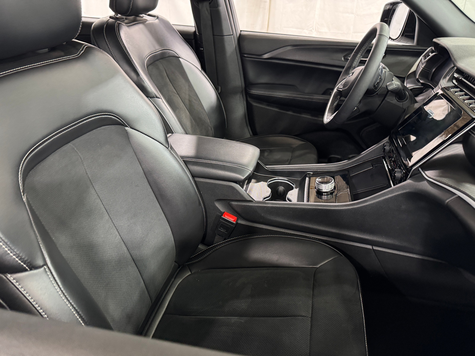 Thumbnail: 2024 Jeep Grand Cherokee L - 2