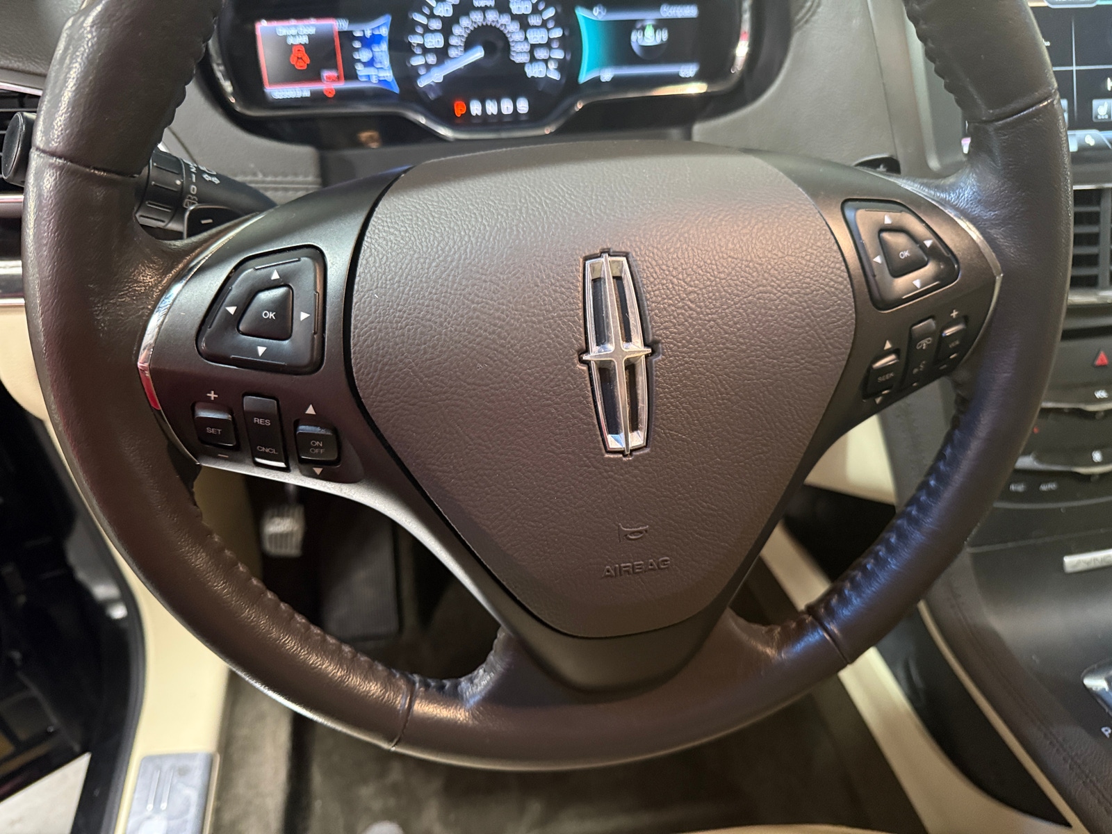 Thumbnail: 2015 Lincoln MKT - 4