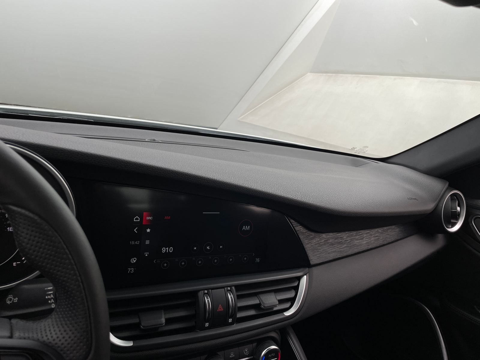 Thumbnail: 2022 Alfa Romeo Giulia - 3